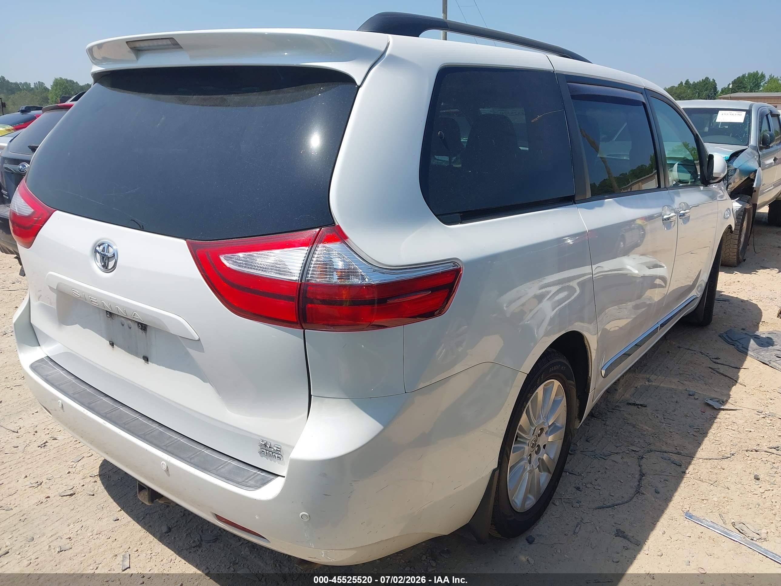 2015 Toyota Sienna Xle Premium 7 Passenger White vin: 5TDDK3DC4FS107270