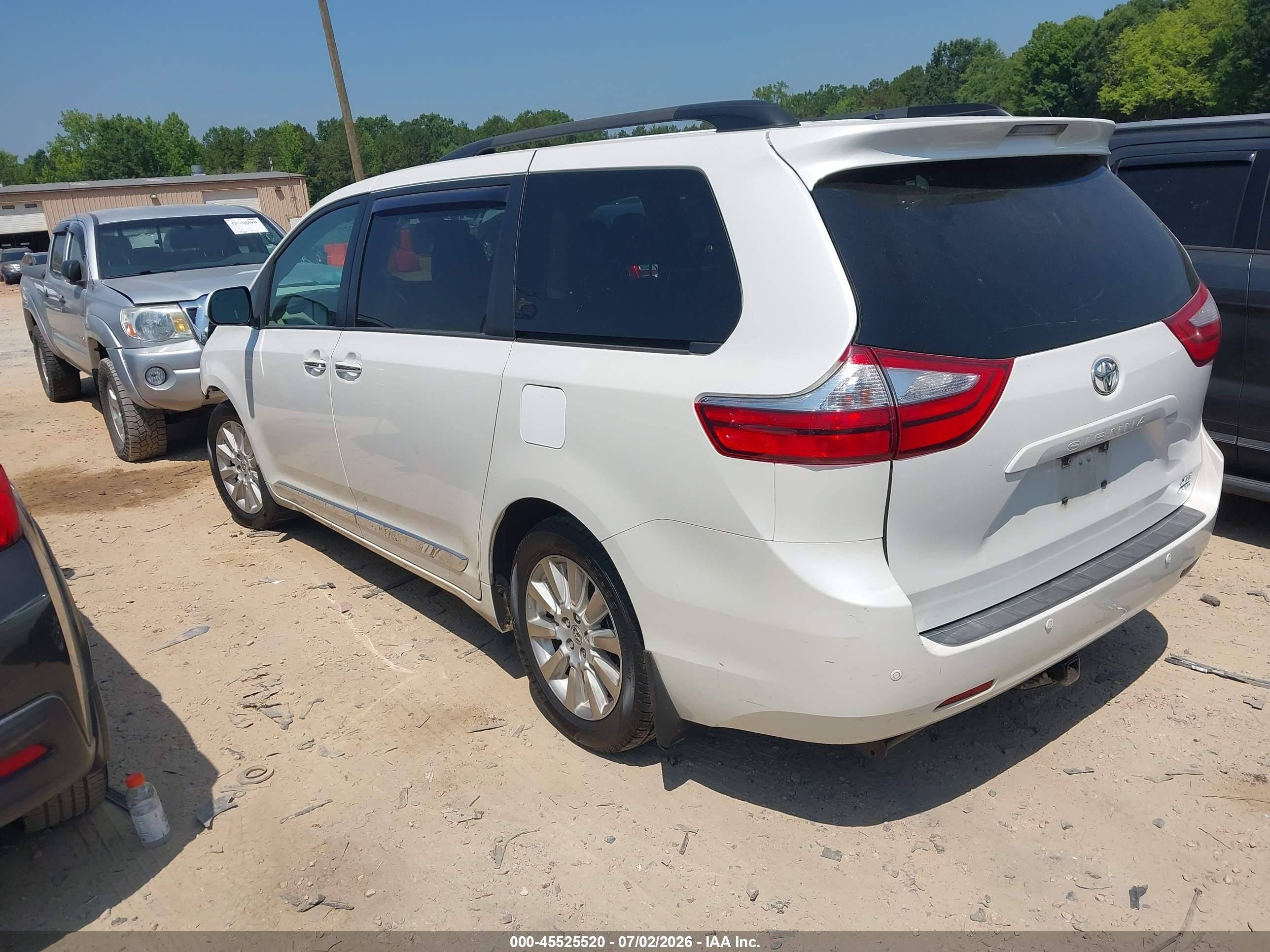 2015 Toyota Sienna Xle Premium 7 Passenger White vin: 5TDDK3DC4FS107270