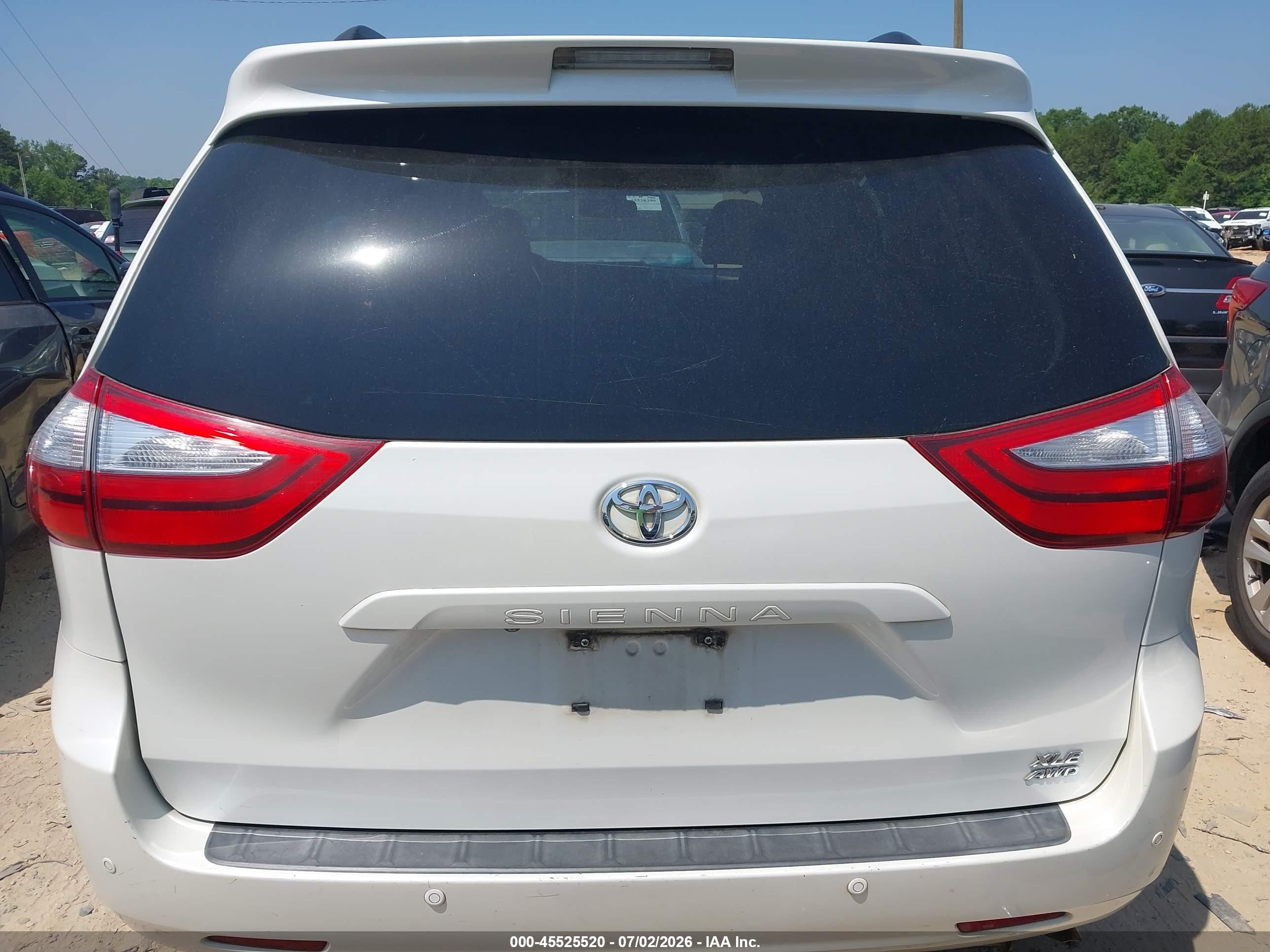 2015 Toyota Sienna Xle Premium 7 Passenger White vin: 5TDDK3DC4FS107270