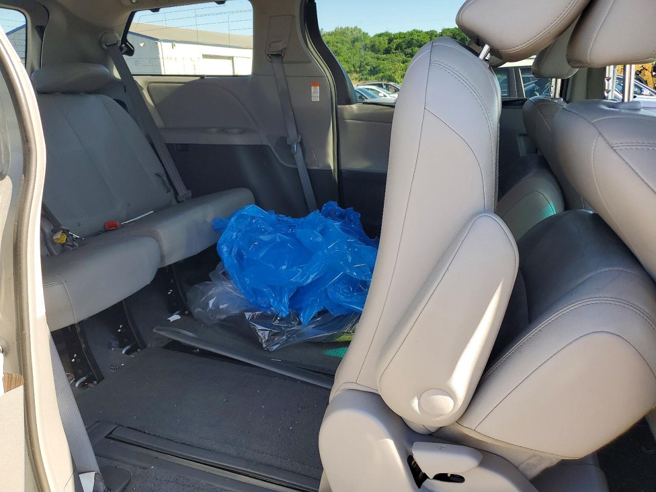 2015 Toyota Sienna Xle 7-passenger Silver vin: 5TDDK3DC4FS119466