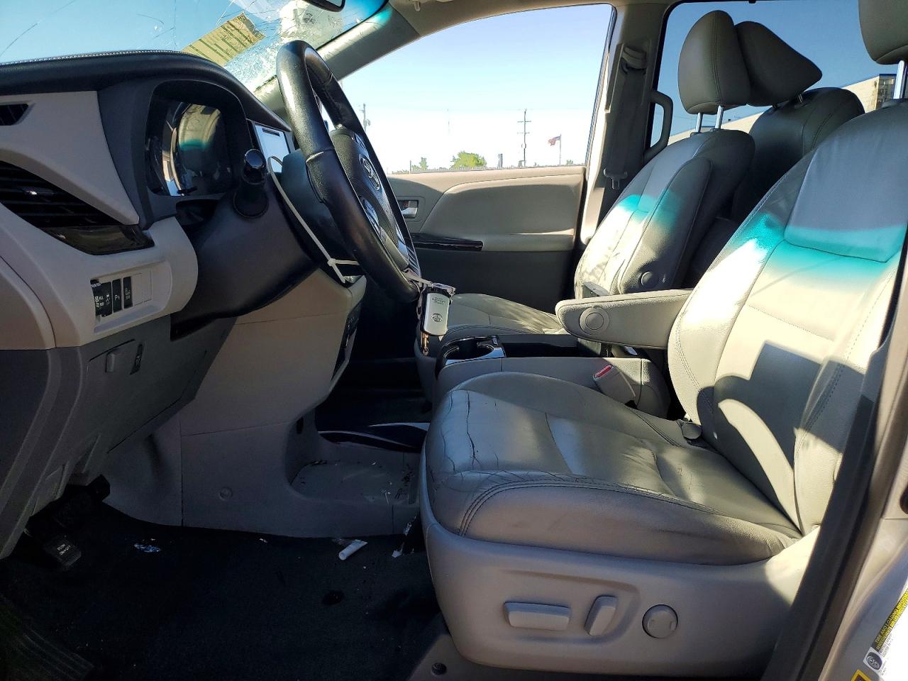 2015 Toyota Sienna Xle 7-passenger Silver vin: 5TDDK3DC4FS119466