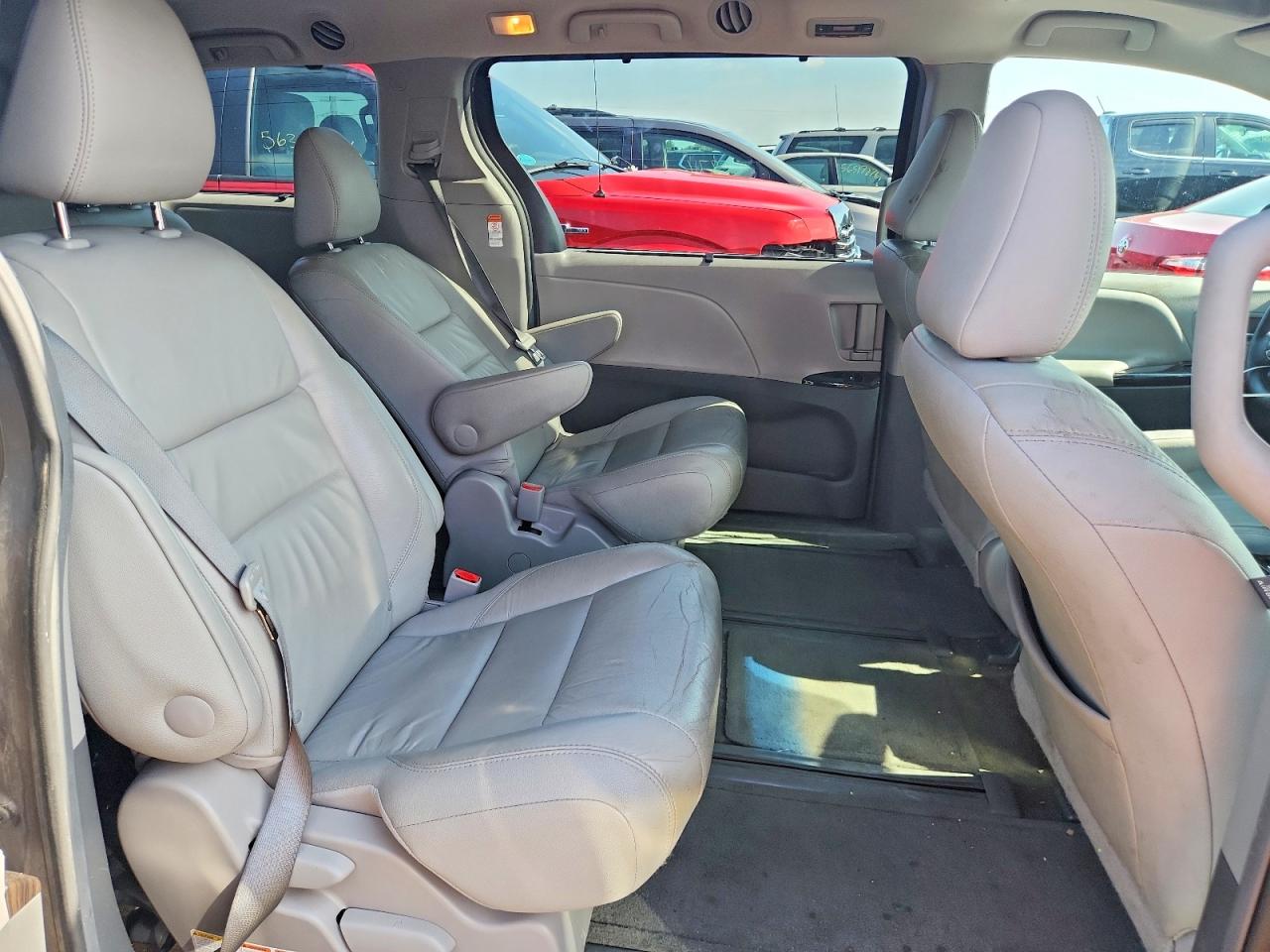 2015 Toyota Sienna Silver vin: 5TDDK3DC4FS125025