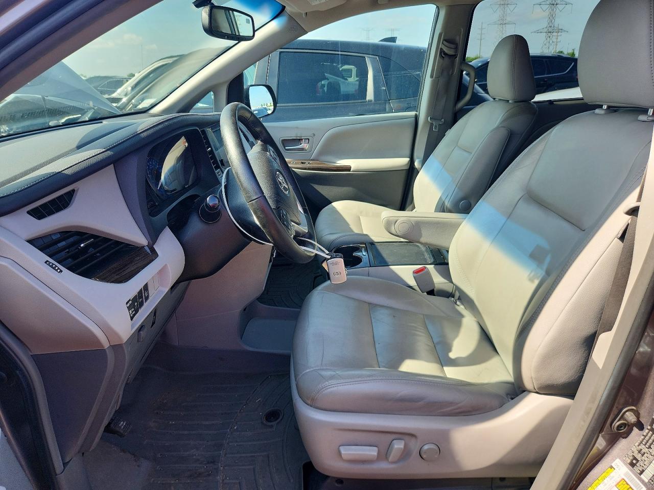 2015 Toyota Sienna Silver vin: 5TDDK3DC4FS125025