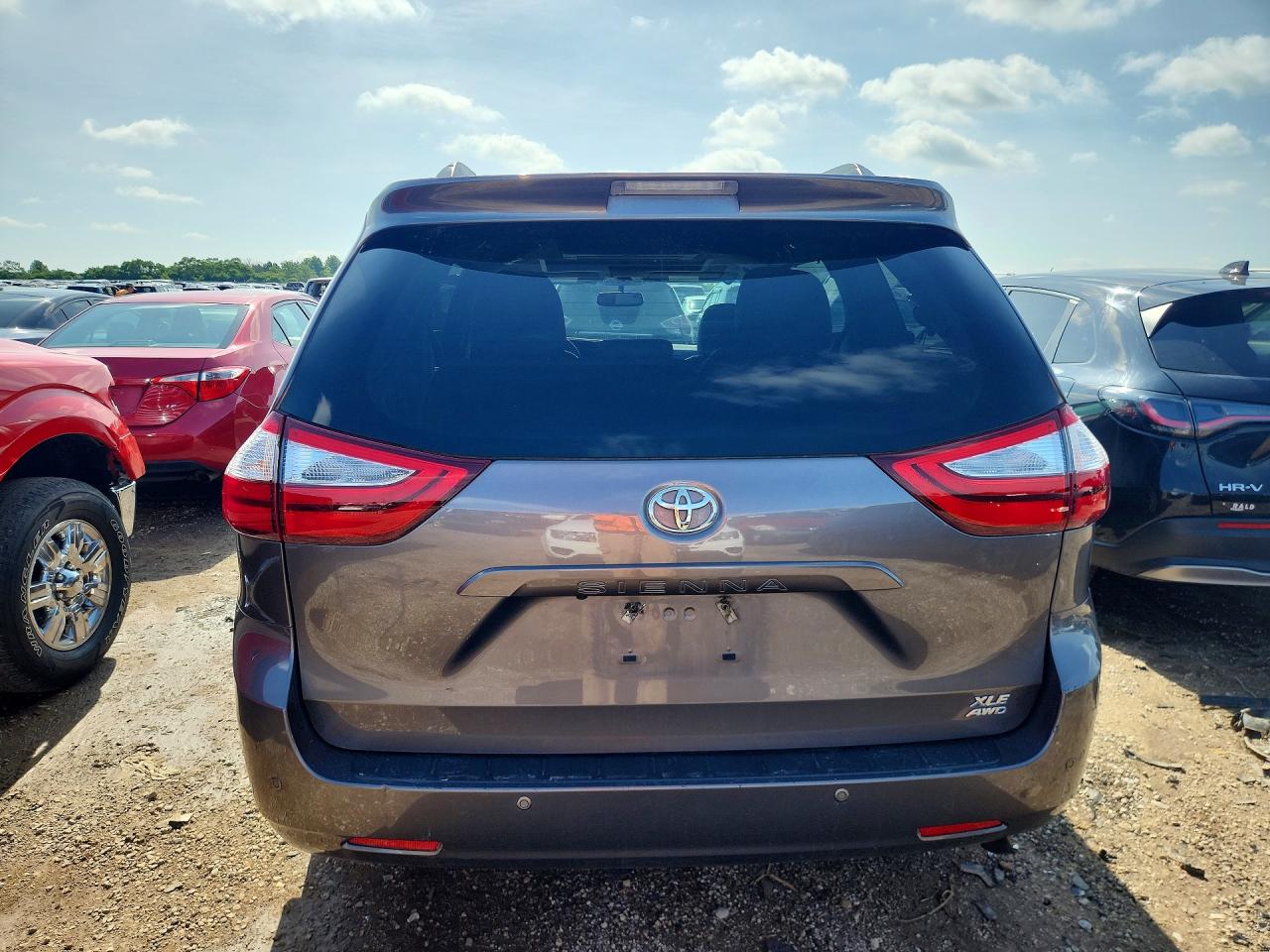 2015 Toyota Sienna Silver vin: 5TDDK3DC4FS125025