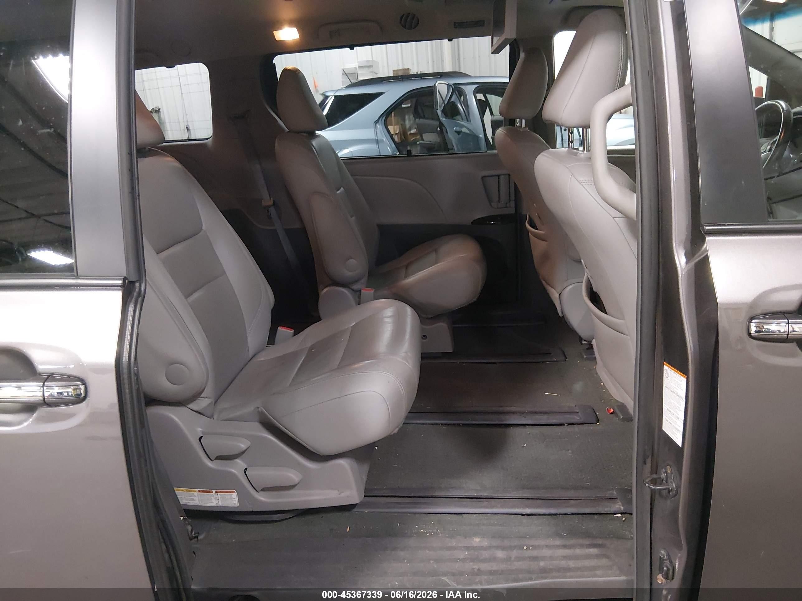 2015 Toyota Sienna Xle Premium 7 Passenger Gray vin: 5TDDK3DC4FS127776