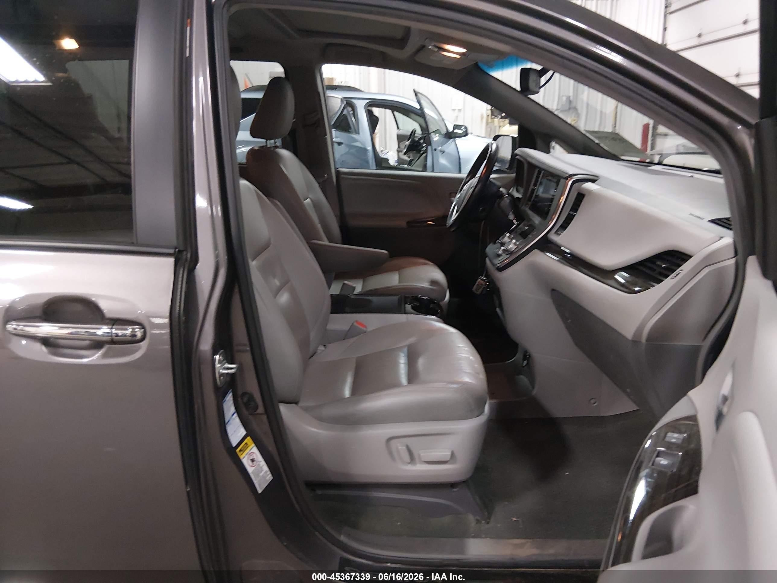 2015 Toyota Sienna Xle Premium 7 Passenger Gray vin: 5TDDK3DC4FS127776