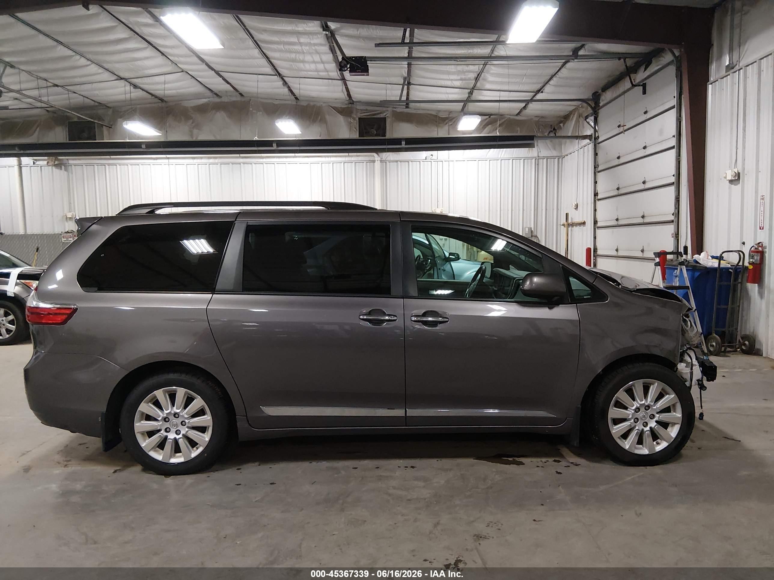 2015 Toyota Sienna Xle Premium 7 Passenger Gray vin: 5TDDK3DC4FS127776