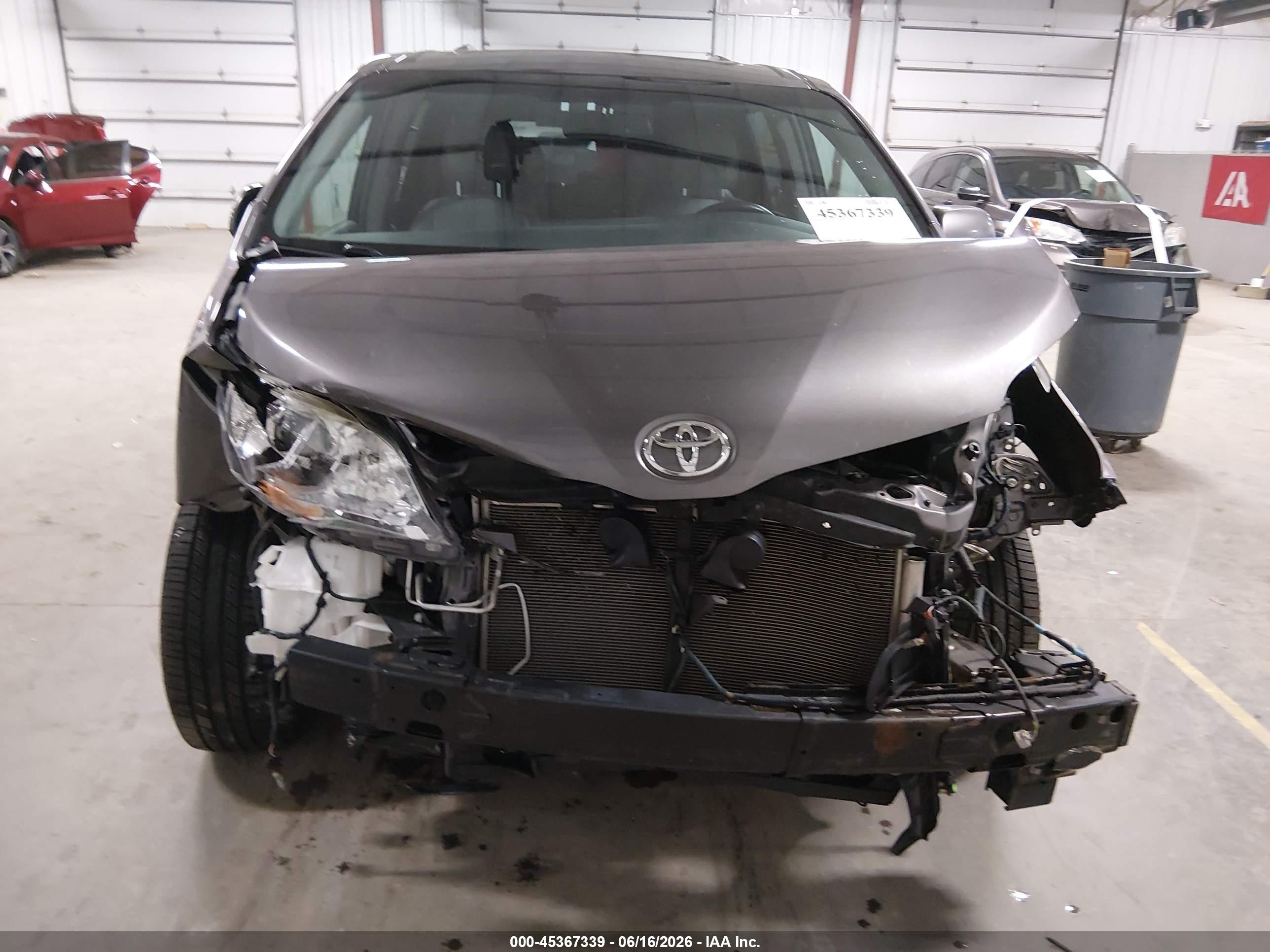 2015 Toyota Sienna Xle Premium 7 Passenger Gray vin: 5TDDK3DC4FS127776