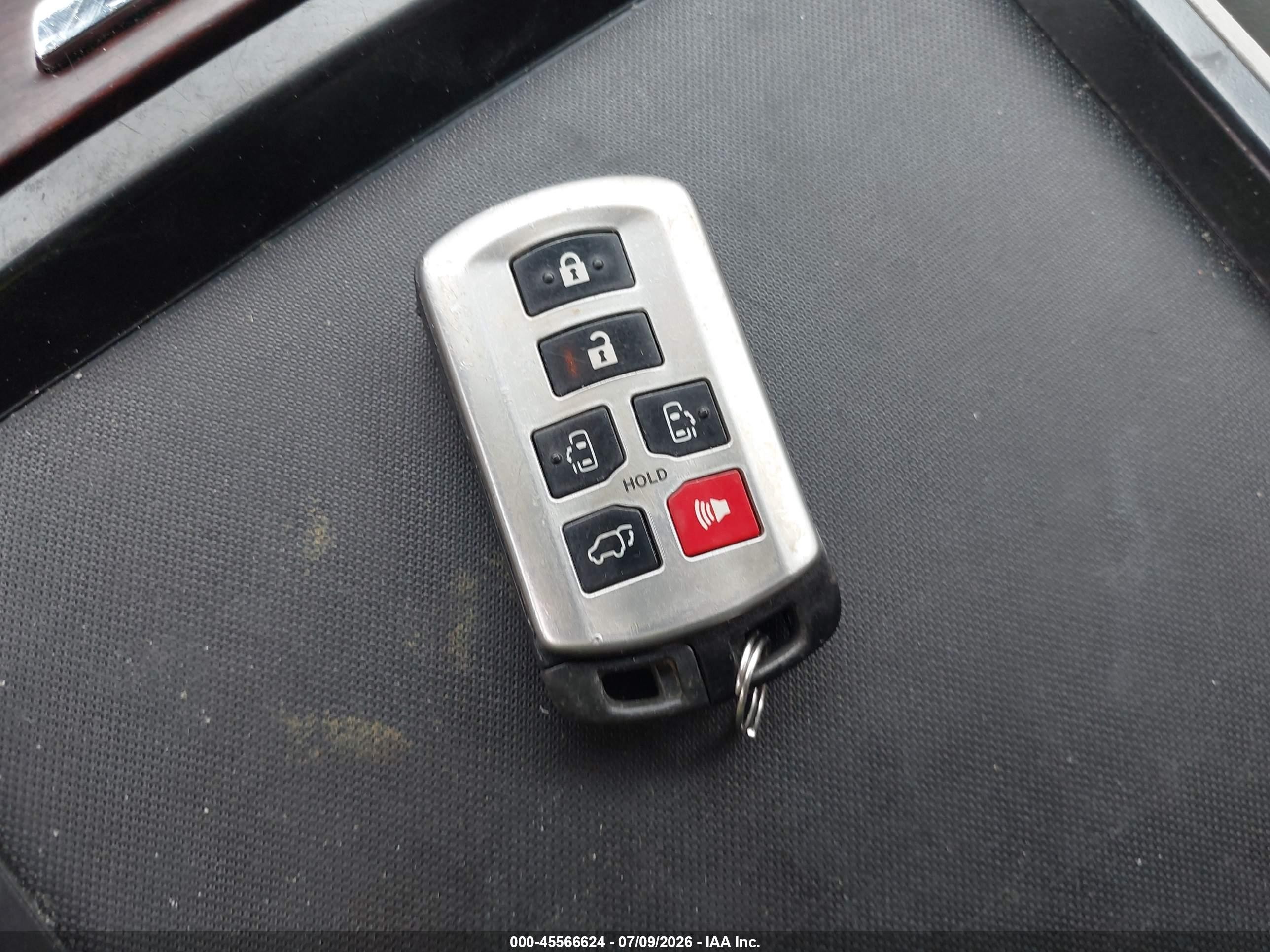2011 Toyota Sienna Limited Silver vin: 5TDDK3DC5BS008659