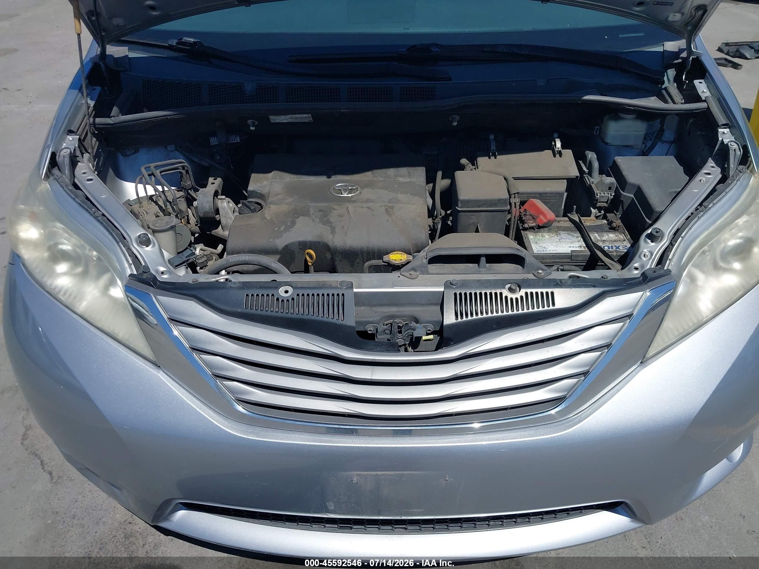 2011 Toyota Sienna Xle Silver vin: 5TDDK3DC5BS009794