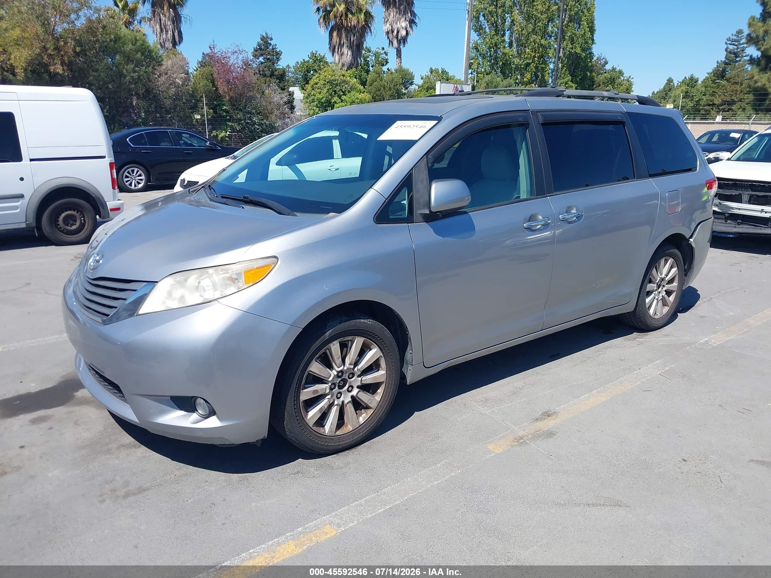2011 Toyota Sienna Xle Silver vin: 5TDDK3DC5BS009794