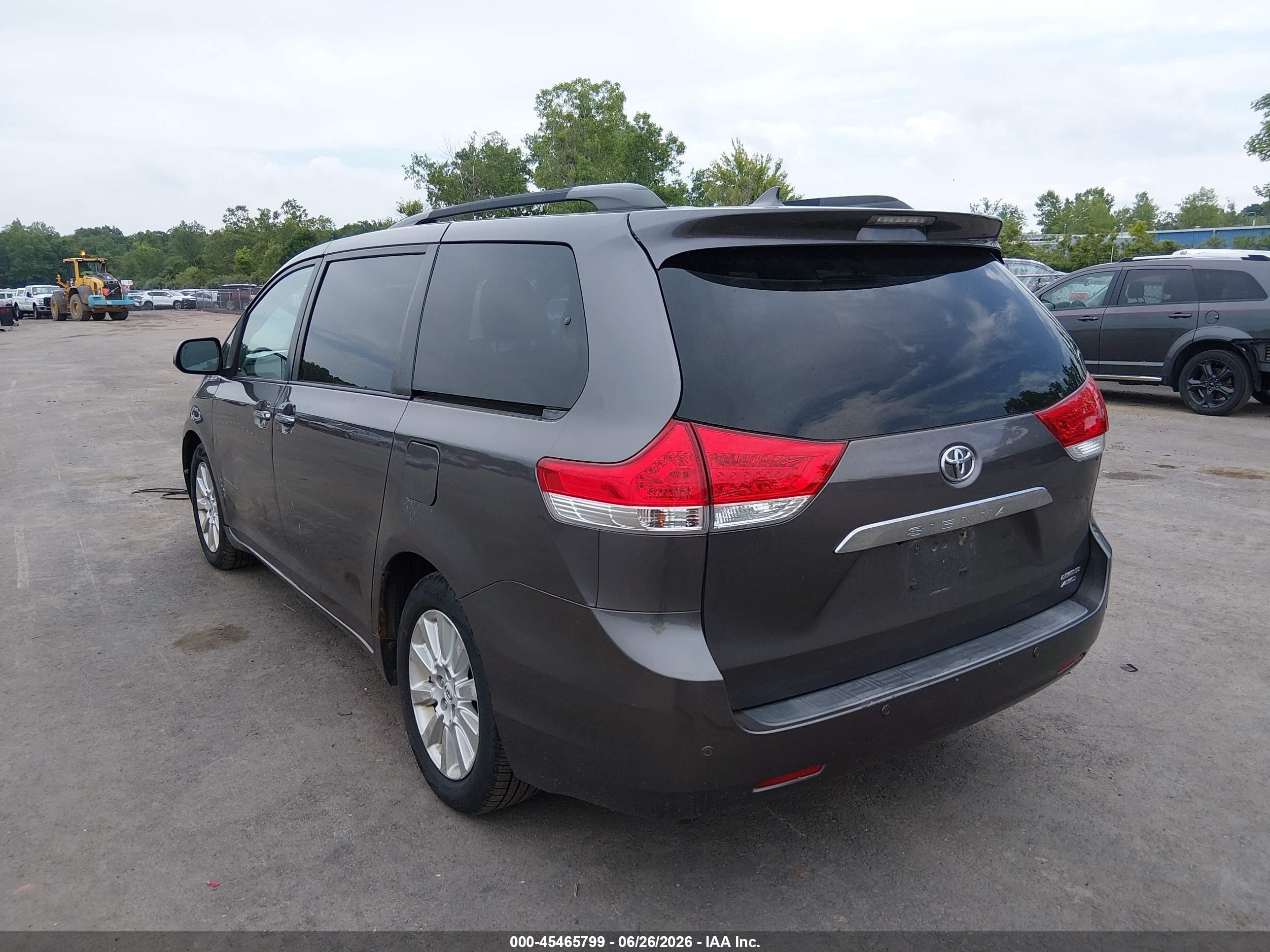 2011 Toyota Sienna Limited Gray vin: 5TDDK3DC5BS011318