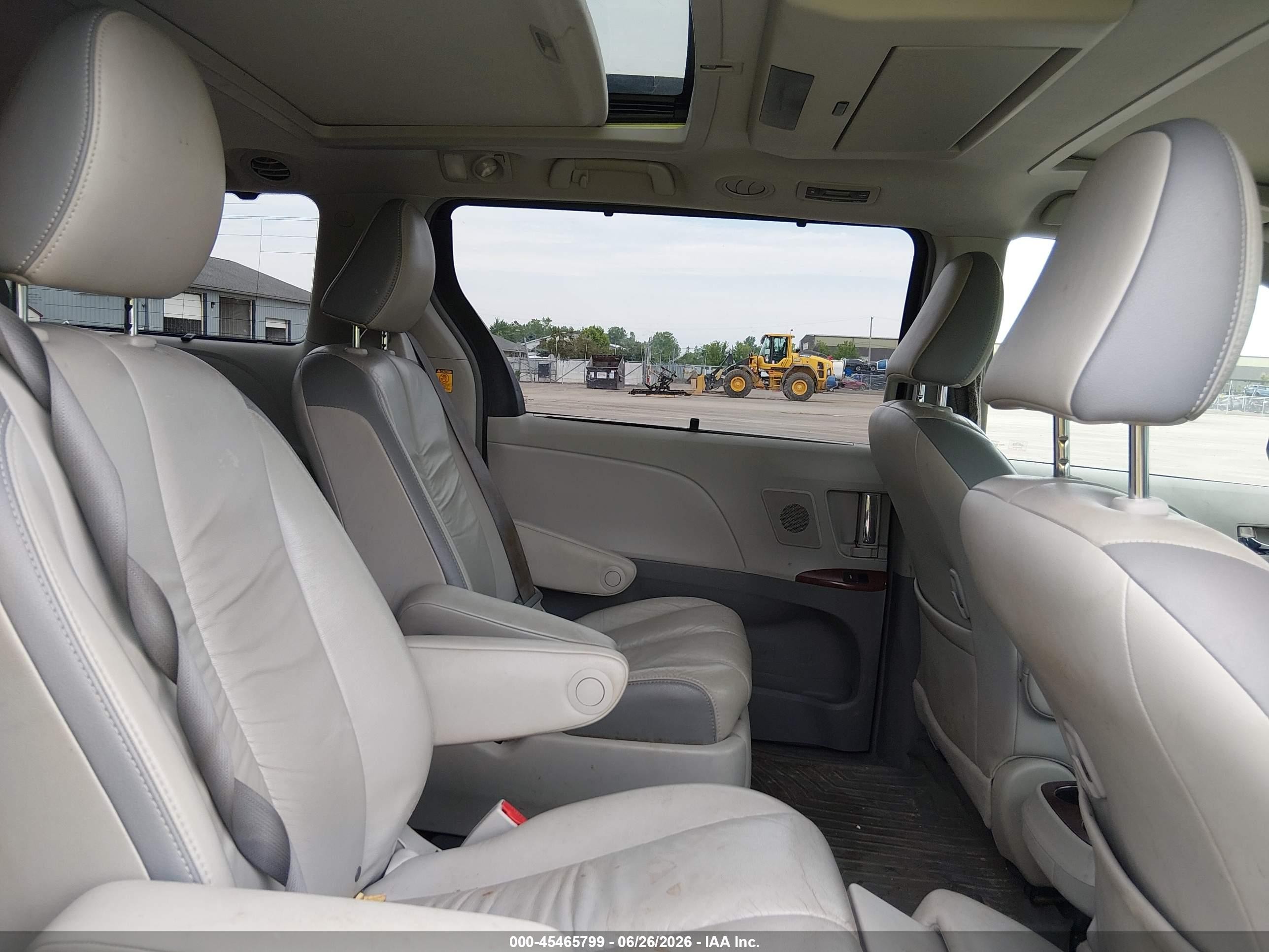 2011 Toyota Sienna Limited Gray vin: 5TDDK3DC5BS011318