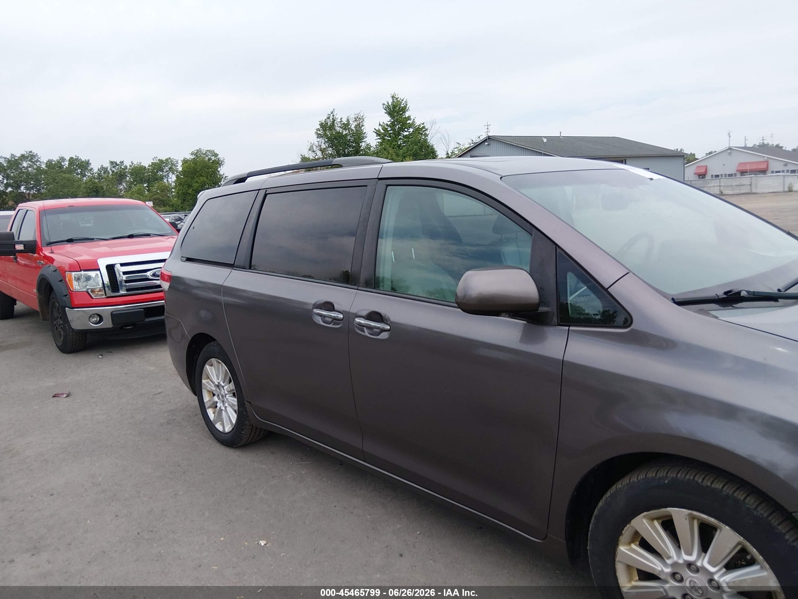 2011 Toyota Sienna Limited Gray vin: 5TDDK3DC5BS011318