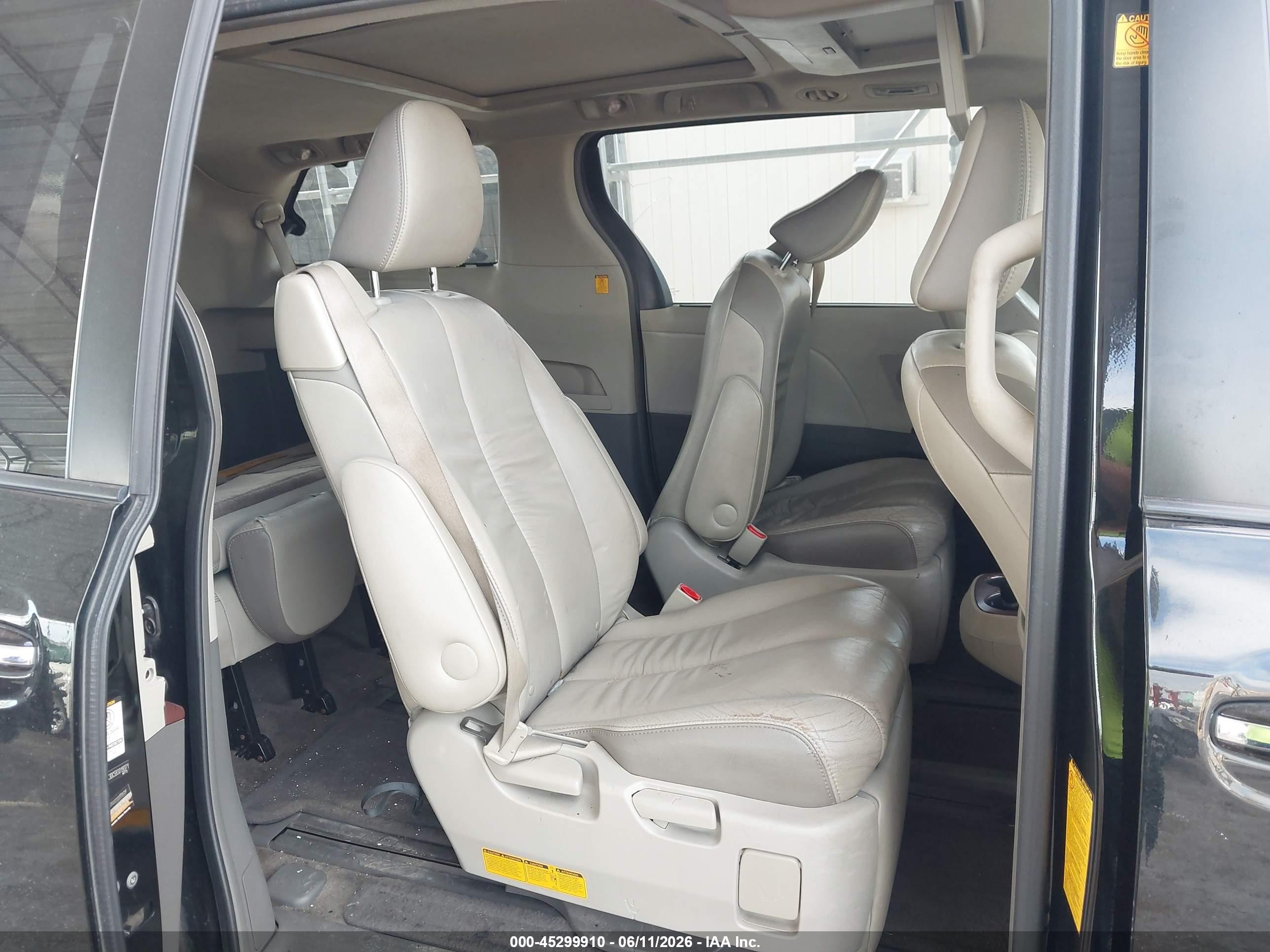 2011 Toyota Sienna Limited Black vin: 5TDDK3DC5BS019371