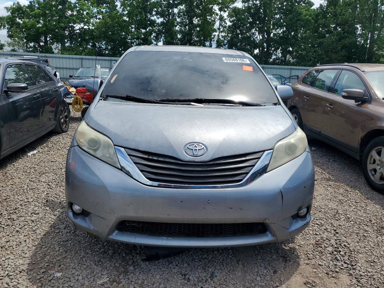 2011 Toyota Sienna Xle 7-passenger Gray vin: 5TDDK3DC5BS020908