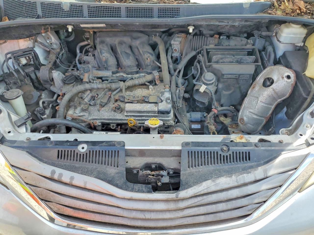 2011 Toyota Sienna Xle 7-passenger Gray vin: 5TDDK3DC5BS020908