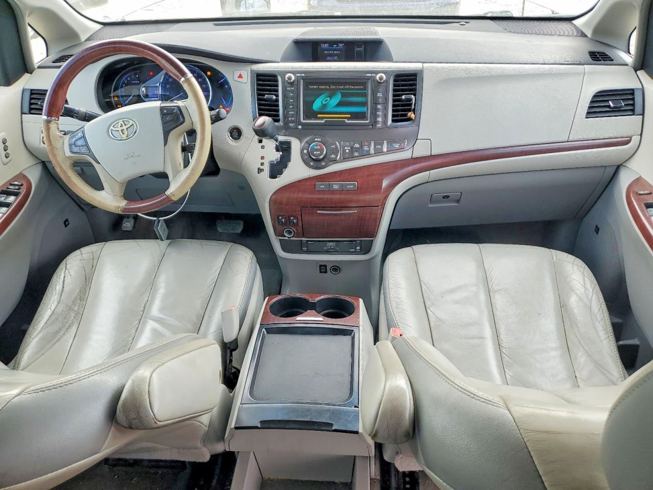 2011 Toyota Sienna Limited 7-passenger Silver vin: 5TDDK3DC5BS026448