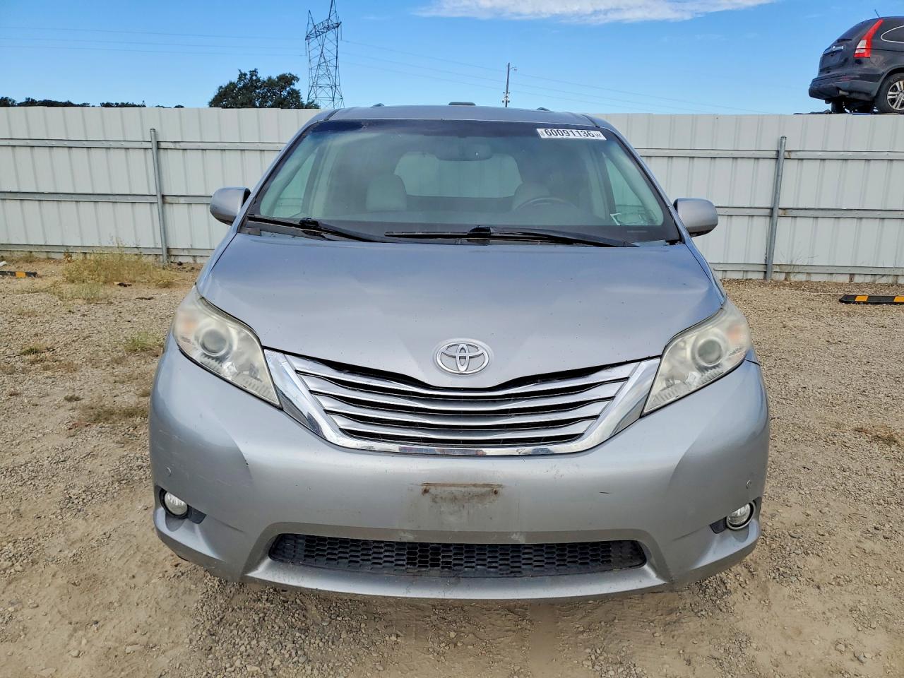 2011 Toyota Sienna Limited 7-passenger Silver vin: 5TDDK3DC5BS026448