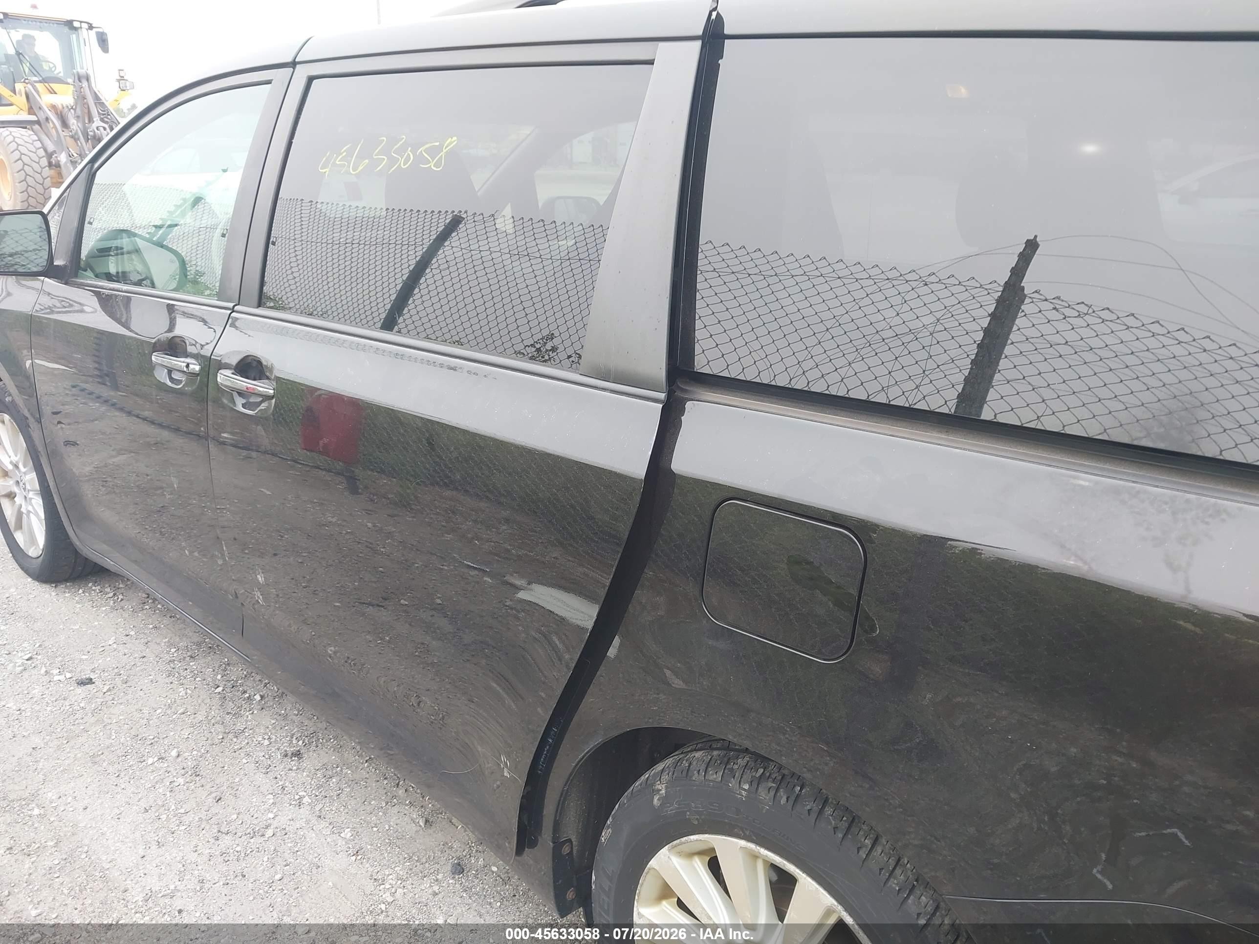 2012 Toyota Sienna Xle 7 Passenger Black vin: 5TDDK3DC5CS035068