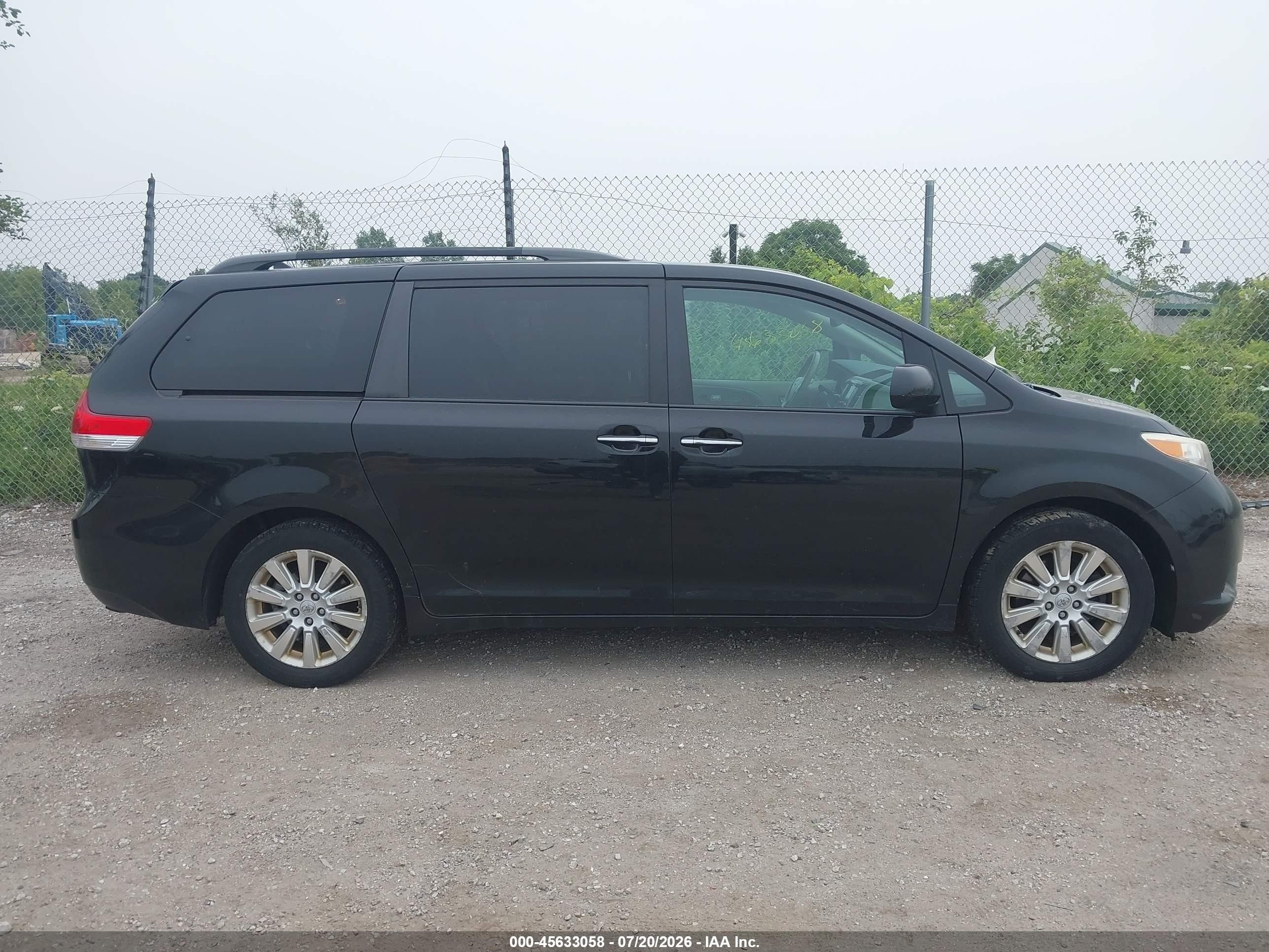 2012 Toyota Sienna Xle 7 Passenger Black vin: 5TDDK3DC5CS035068
