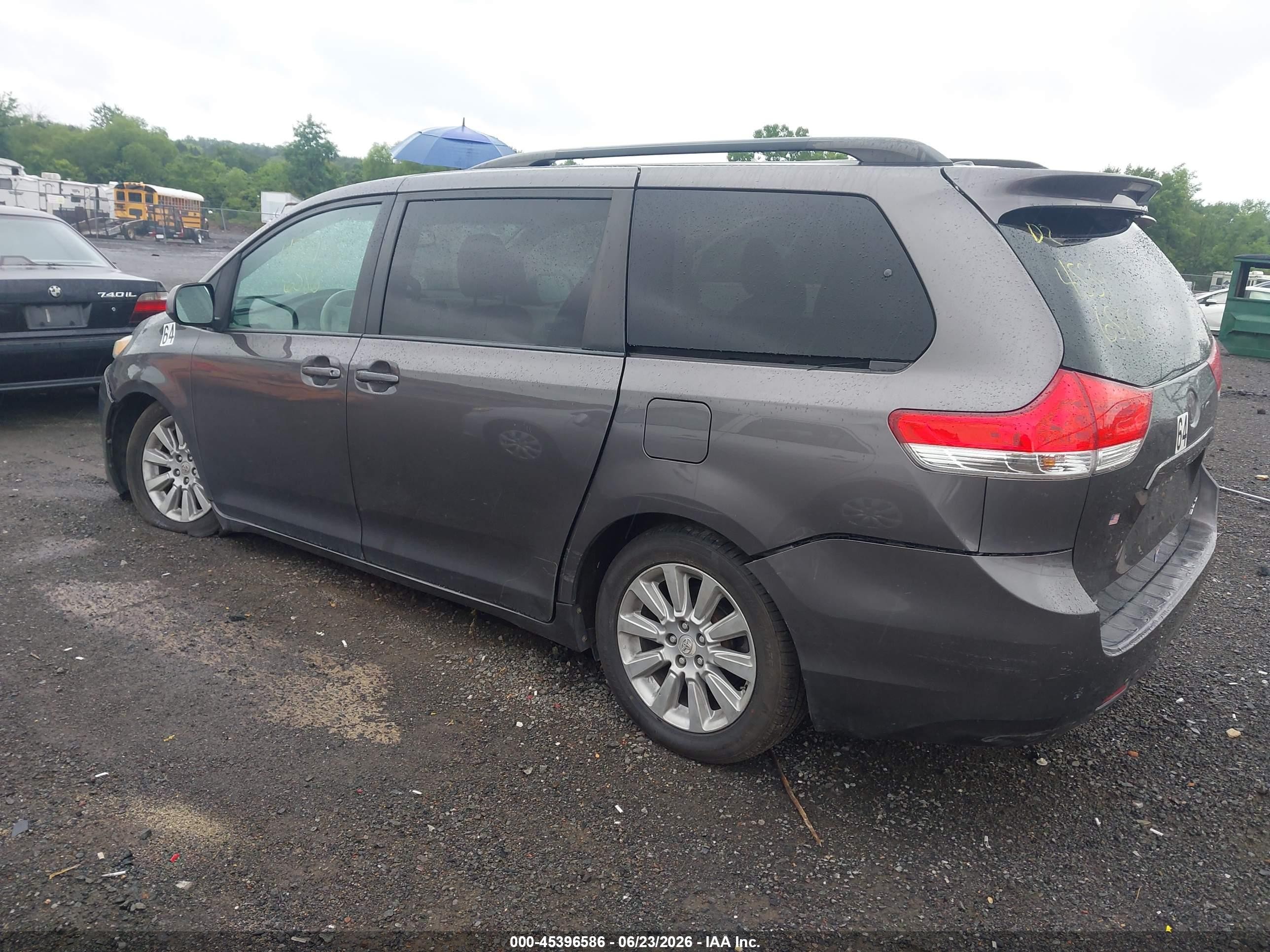 2012 Toyota Sienna Xle 7 Passenger Gray vin: 5TDDK3DC5CS038875