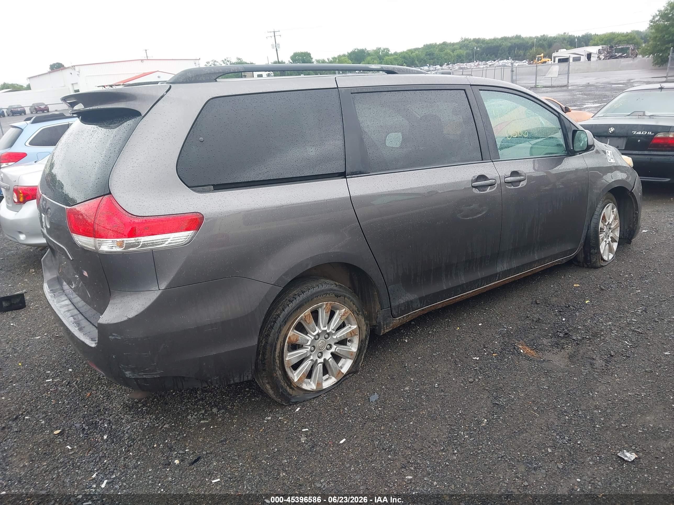 2012 Toyota Sienna Xle 7 Passenger Gray vin: 5TDDK3DC5CS038875