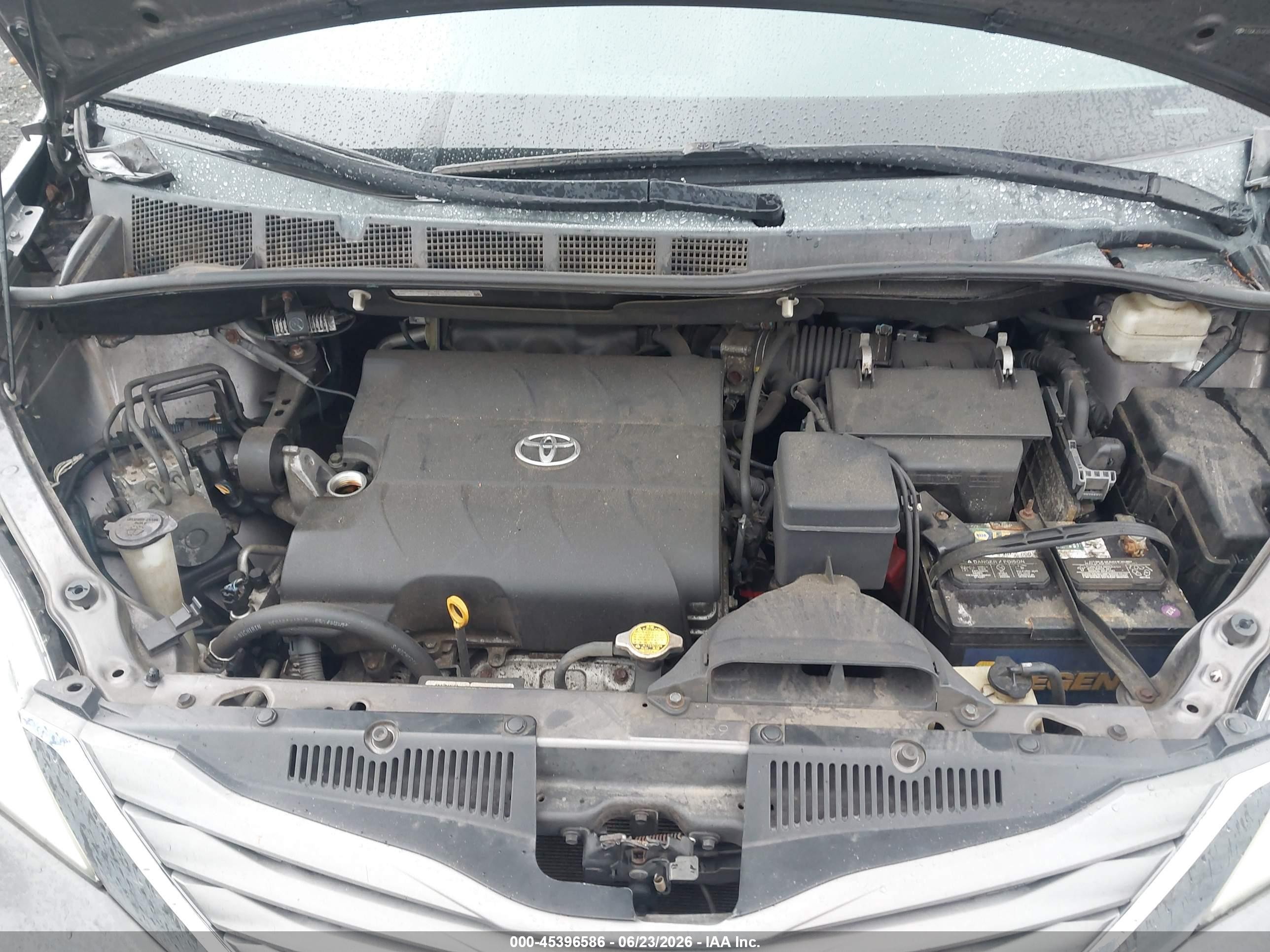 2012 Toyota Sienna Xle 7 Passenger Gray vin: 5TDDK3DC5CS038875