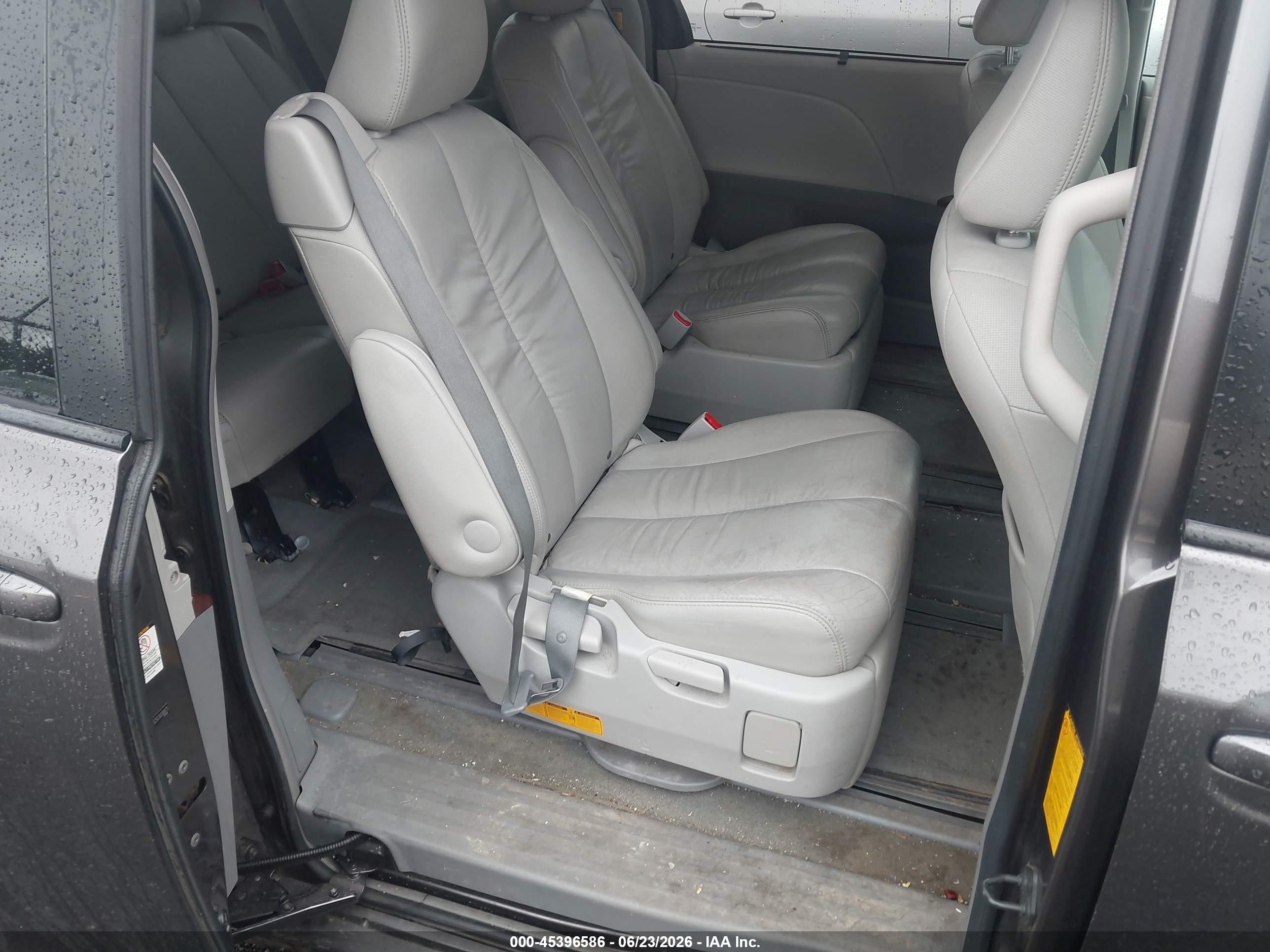 2012 Toyota Sienna Xle 7 Passenger Gray vin: 5TDDK3DC5CS038875