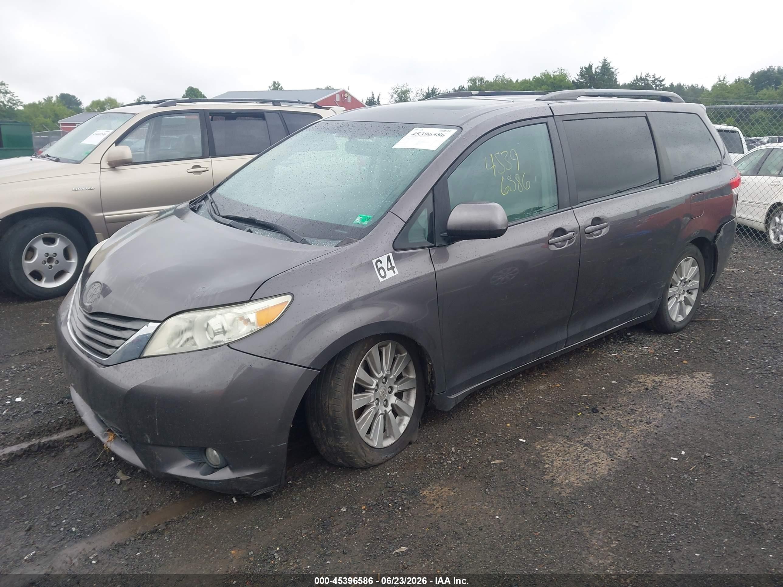 2012 Toyota Sienna Xle 7 Passenger Gray vin: 5TDDK3DC5CS038875
