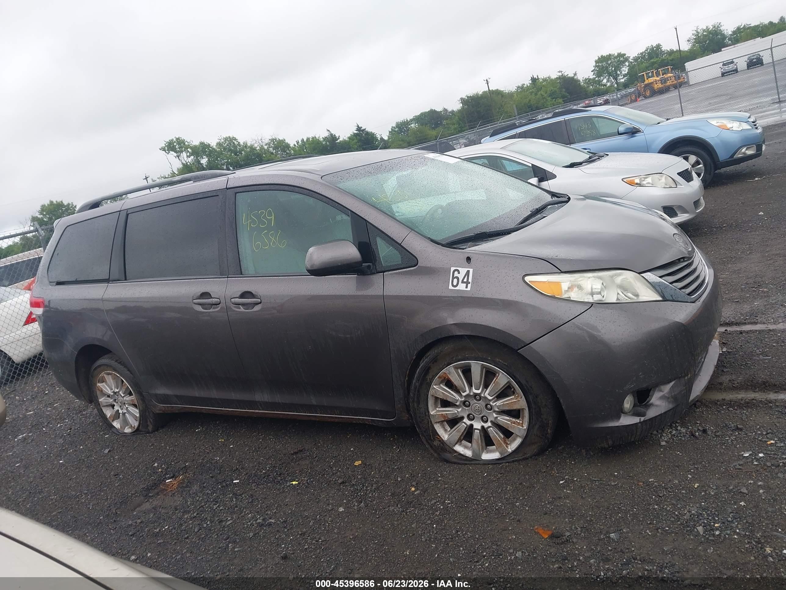 2012 Toyota Sienna Xle 7 Passenger Gray vin: 5TDDK3DC5CS038875