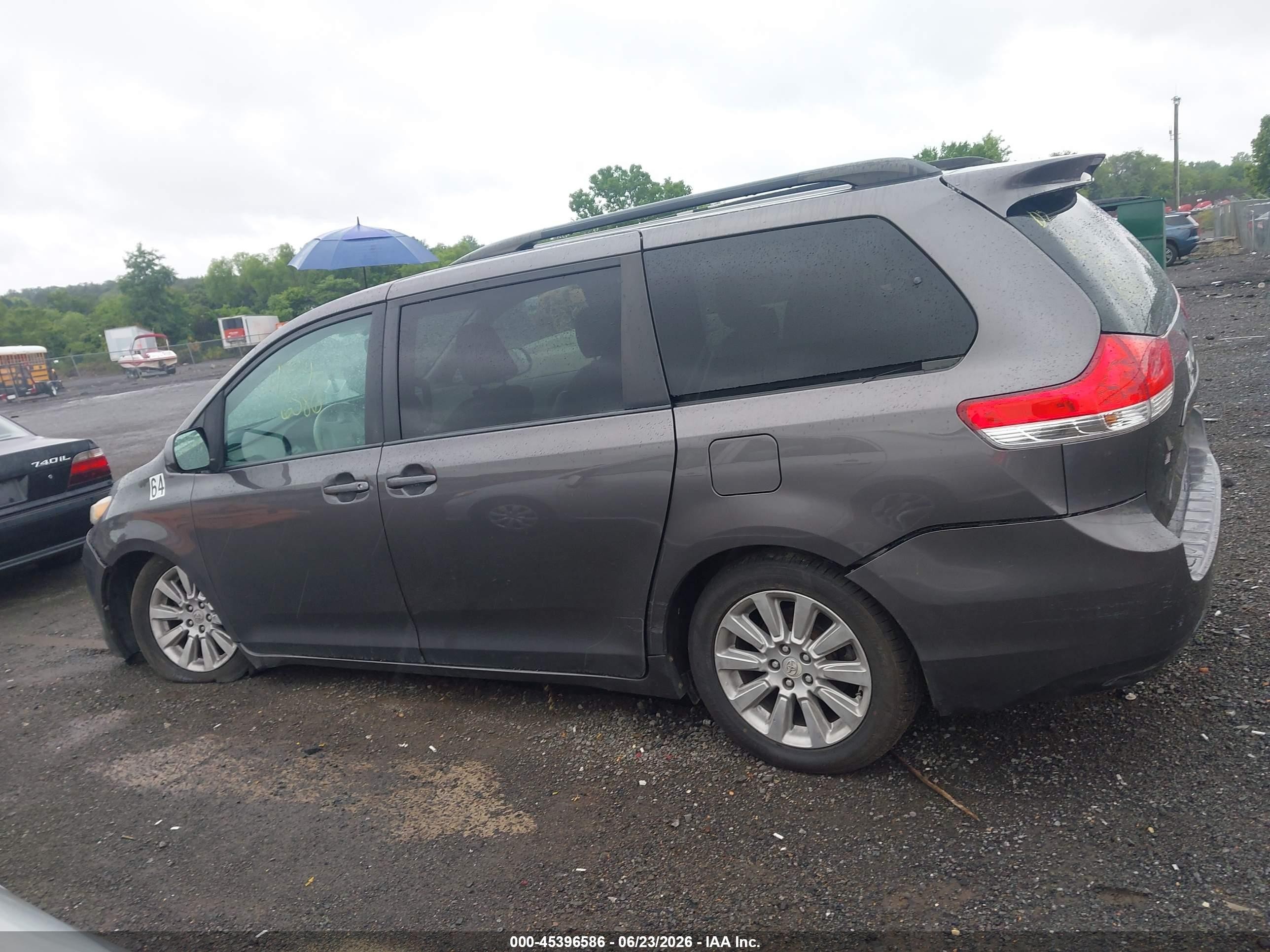 2012 Toyota Sienna Xle 7 Passenger Gray vin: 5TDDK3DC5CS038875