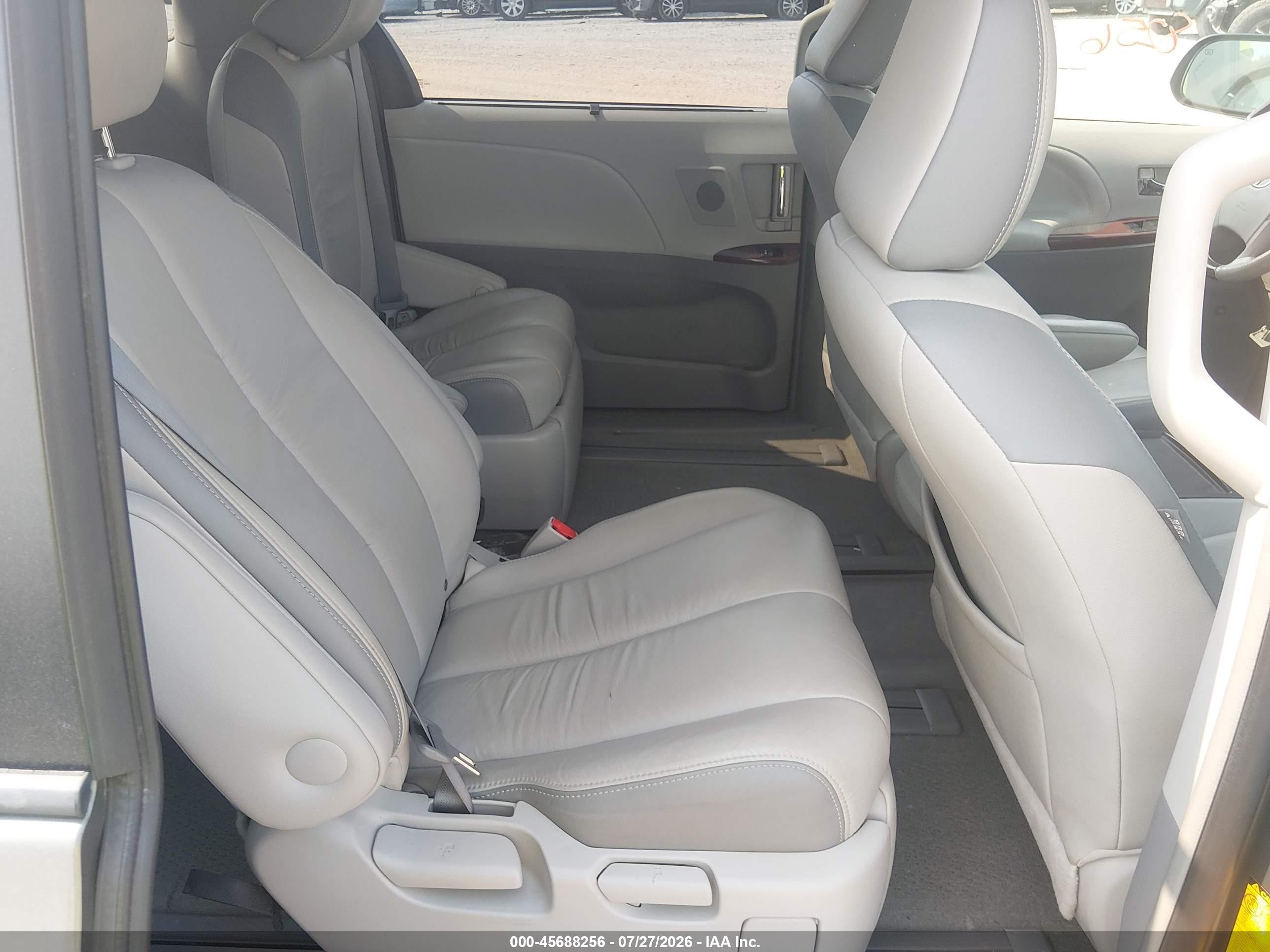 2012 Toyota Sienna Limited 7 Passenger Green vin: 5TDDK3DC5CS039766