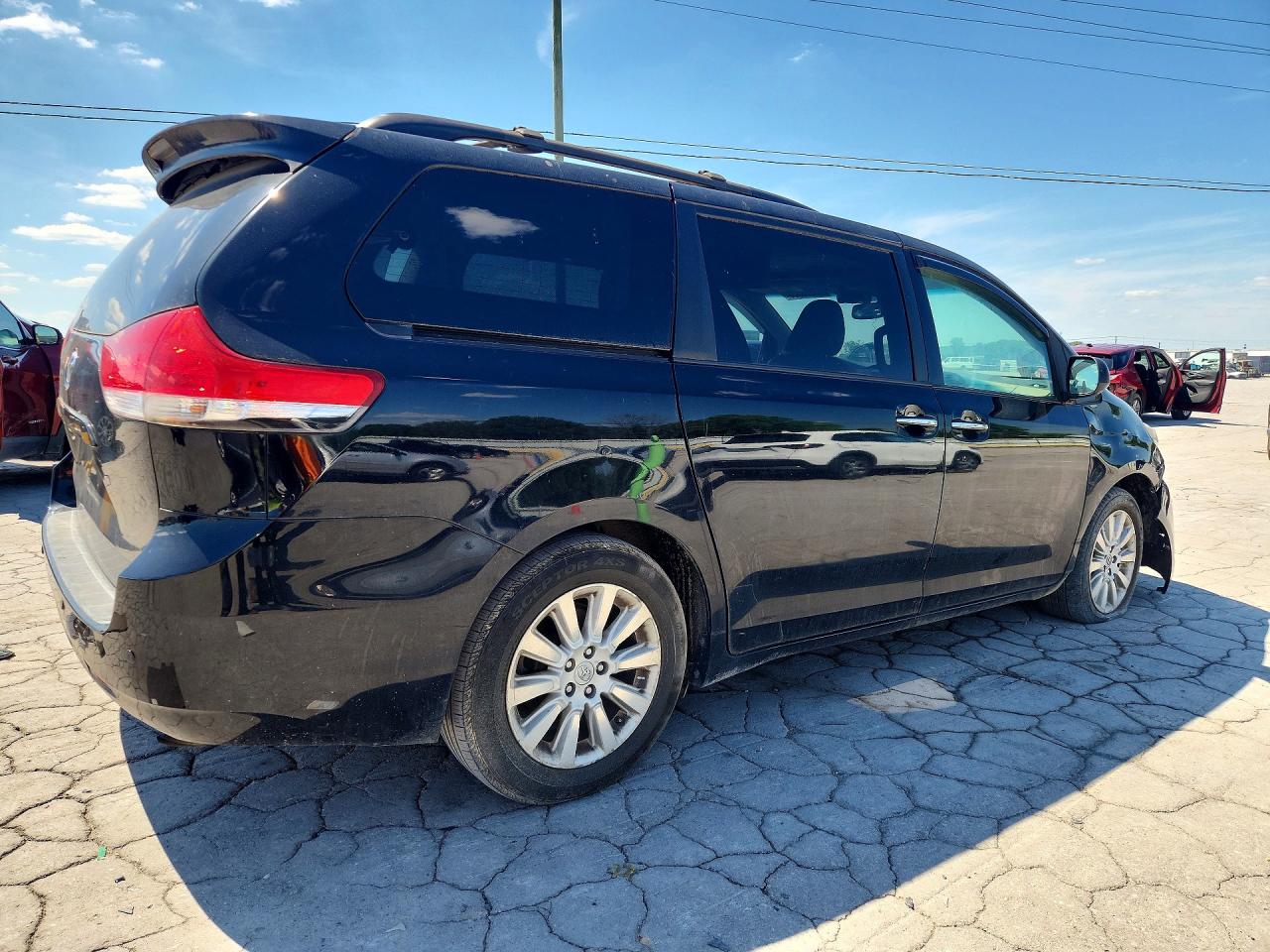 2012 Toyota Sienna Xle 7-passenger Black vin: 5TDDK3DC5CS042019