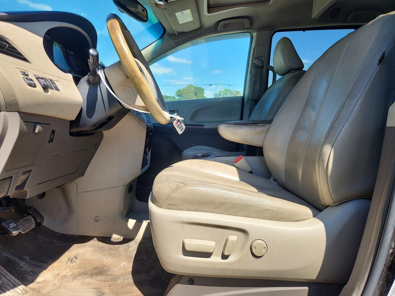 2012 Toyota Sienna Xle 7-passenger Black vin: 5TDDK3DC5CS042019