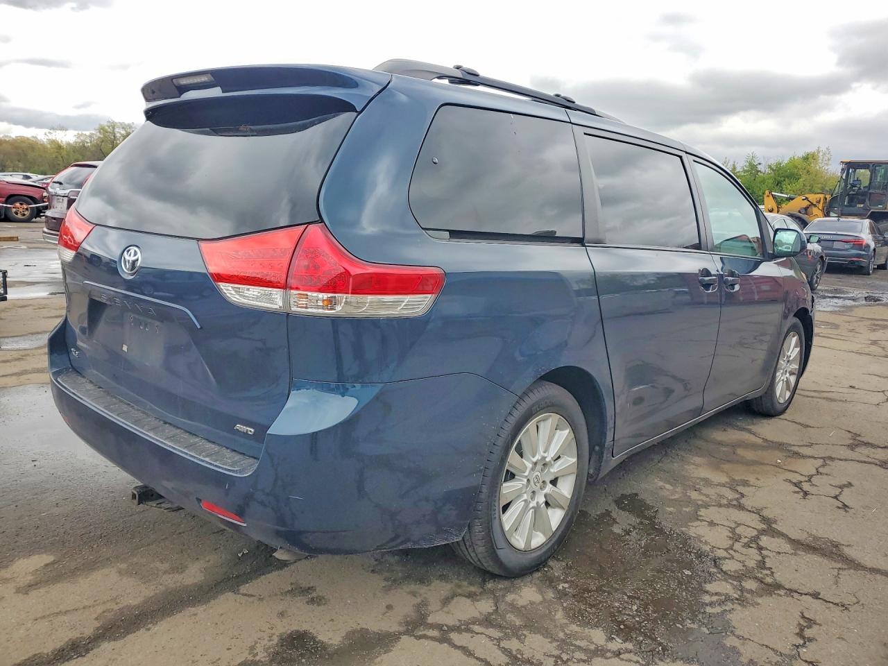 2012 Toyota Sienna Xle 7-passenger Blue vin: 5TDDK3DC5CS043316