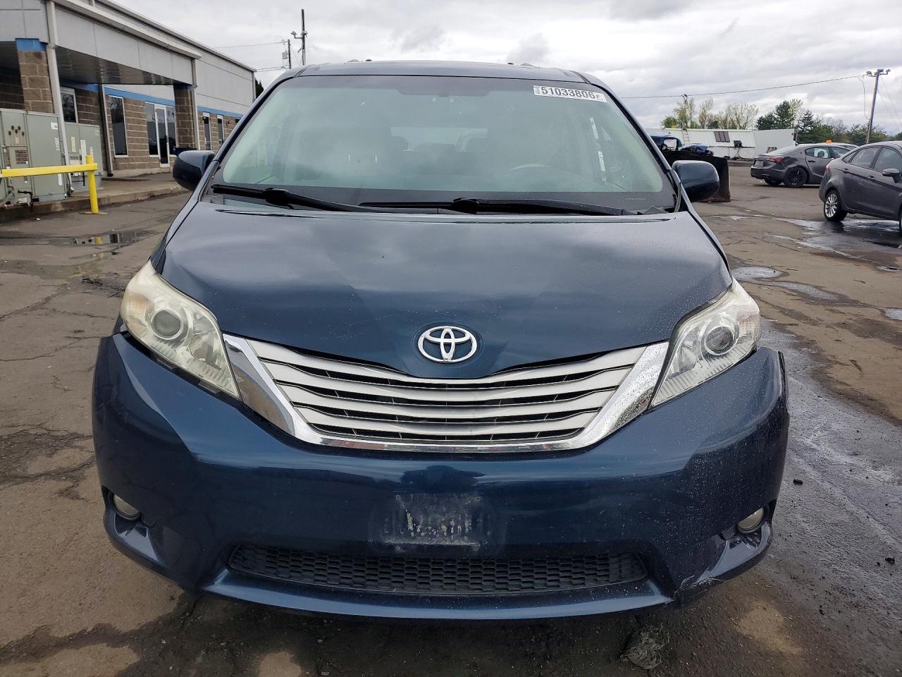 2012 Toyota Sienna Xle 7-passenger Blue vin: 5TDDK3DC5CS043316