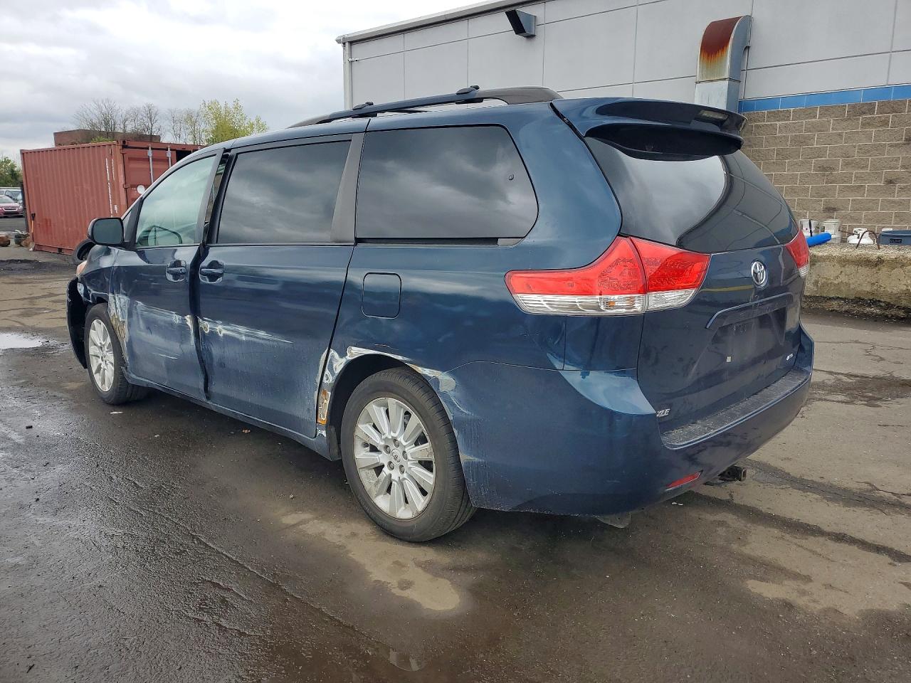 2012 Toyota Sienna Xle 7-passenger Blue vin: 5TDDK3DC5CS043316