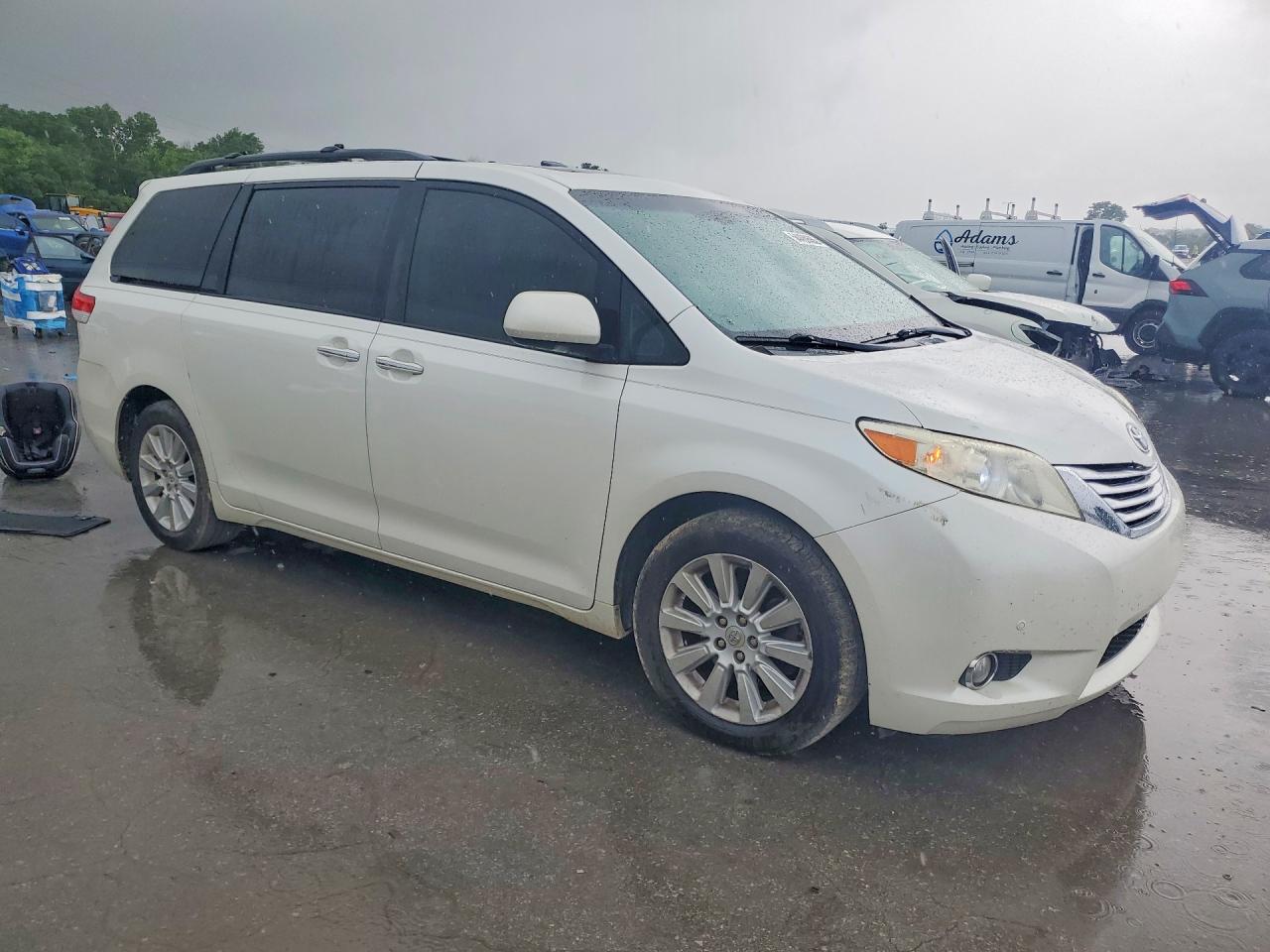 2012 Toyota Sienna Limited 7-passenger White vin: 5TDDK3DC5CS045454