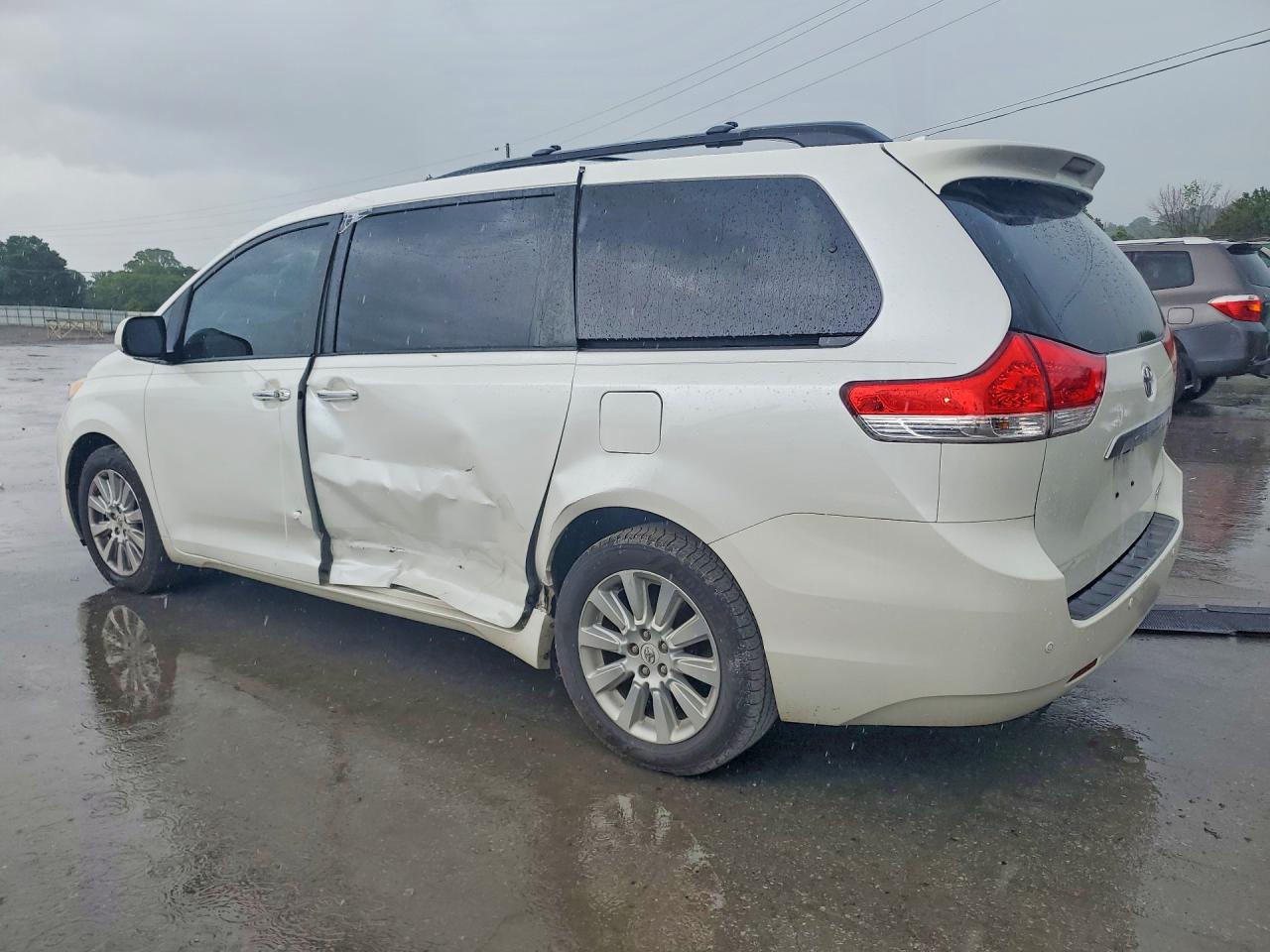 2012 Toyota Sienna Limited 7-passenger White vin: 5TDDK3DC5CS045454