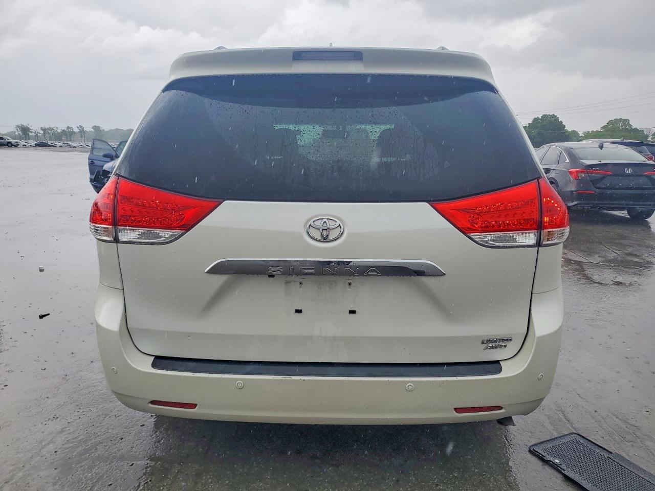 2012 Toyota Sienna Limited 7-passenger White vin: 5TDDK3DC5CS045454