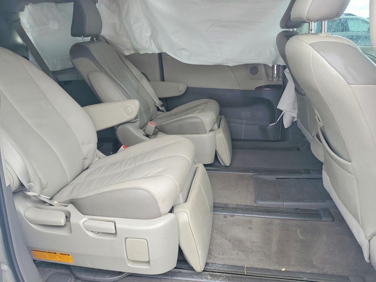 2012 Toyota Sienna Limited 7-passenger White vin: 5TDDK3DC5CS045454