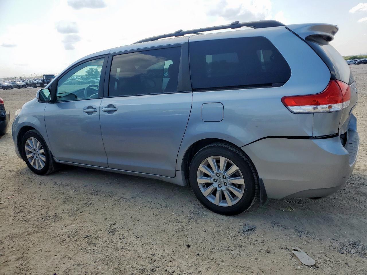 2012 Toyota Sienna Xle 7 Passenger Silver vin: 5TDDK3DC5CS048919