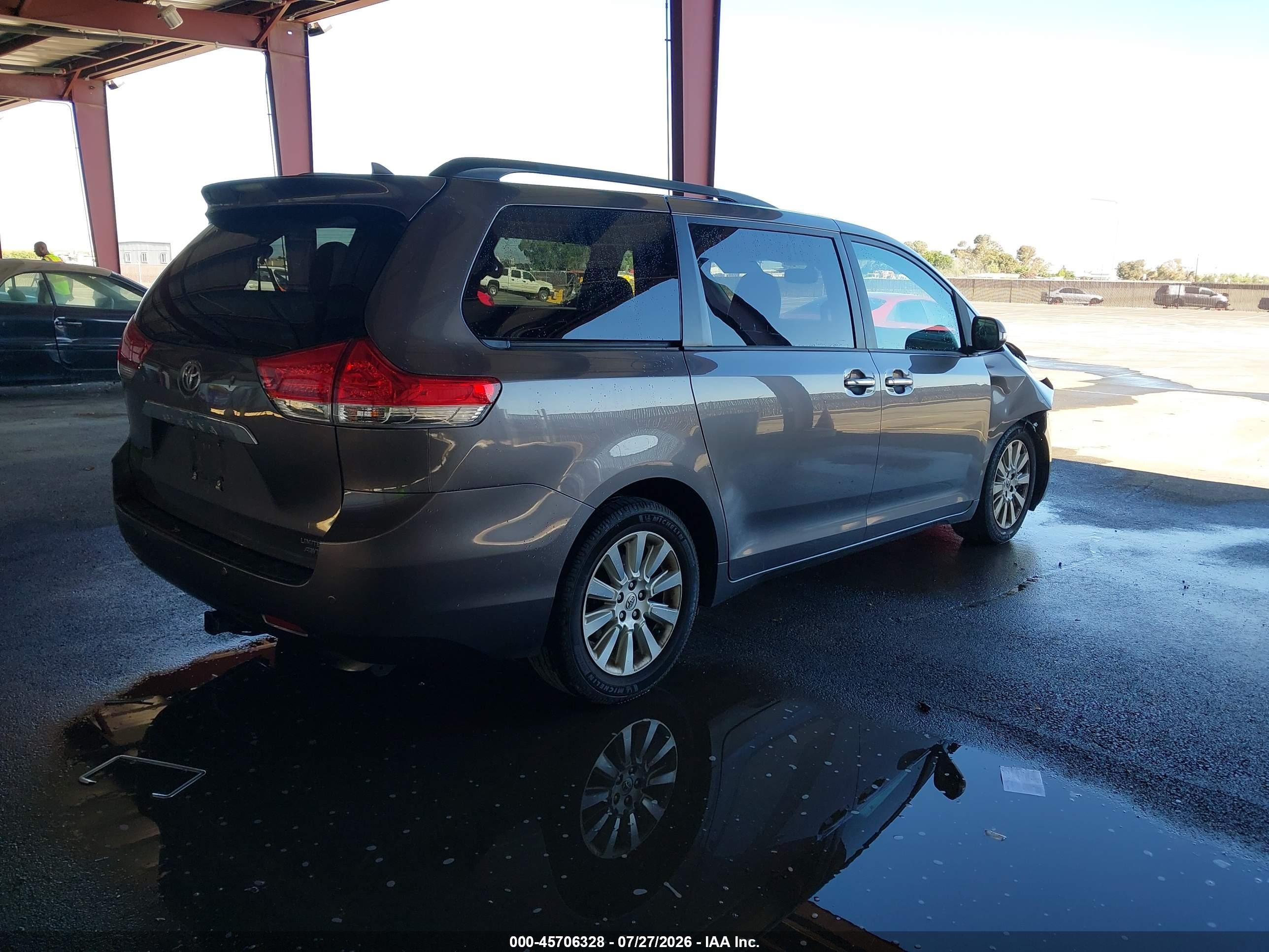 2013 Toyota Sienna Limited 7 Passenger Серый vin: 5TDDK3DC5DS050607