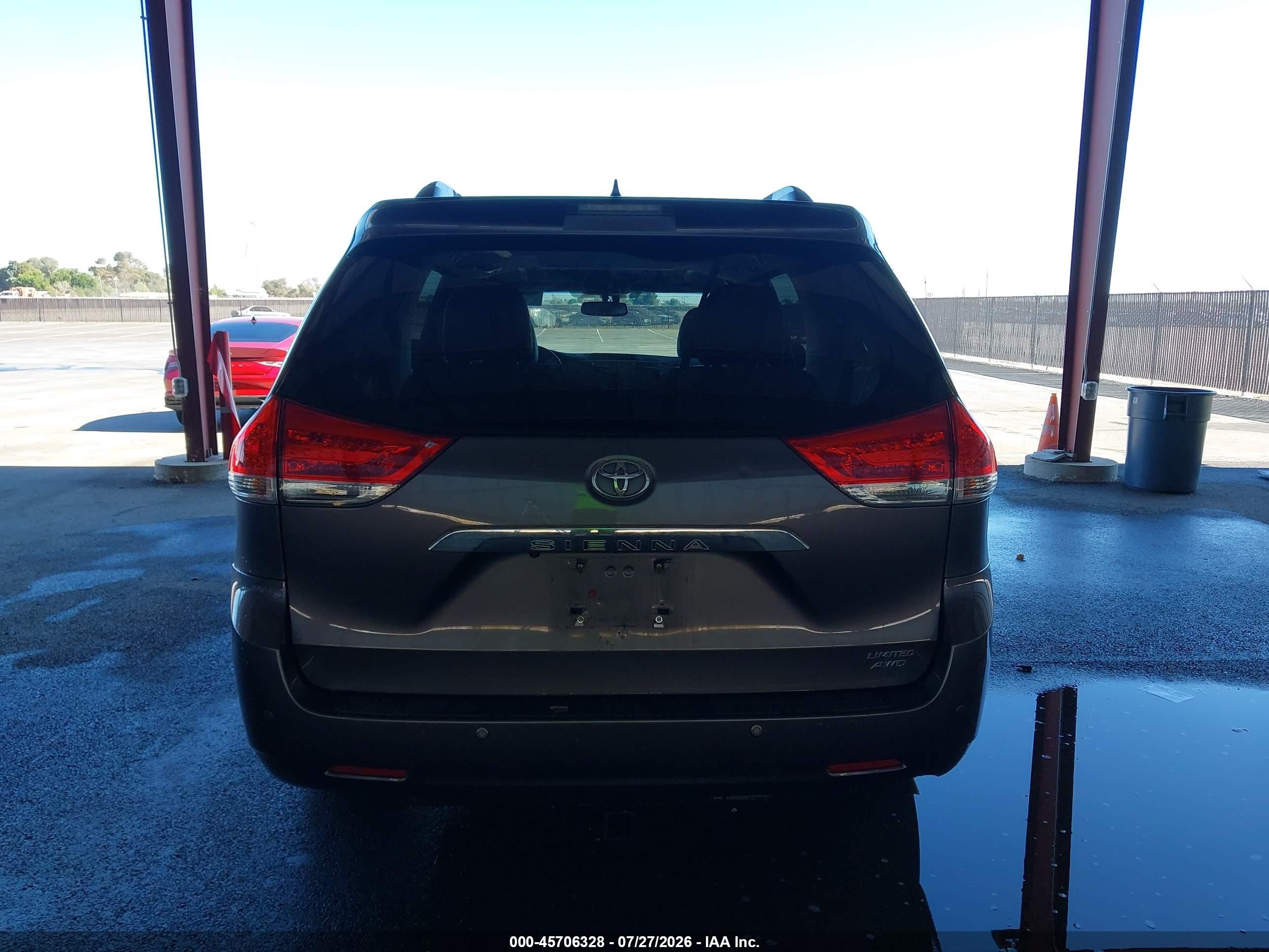 2013 Toyota Sienna Limited 7 Passenger Серый vin: 5TDDK3DC5DS050607
