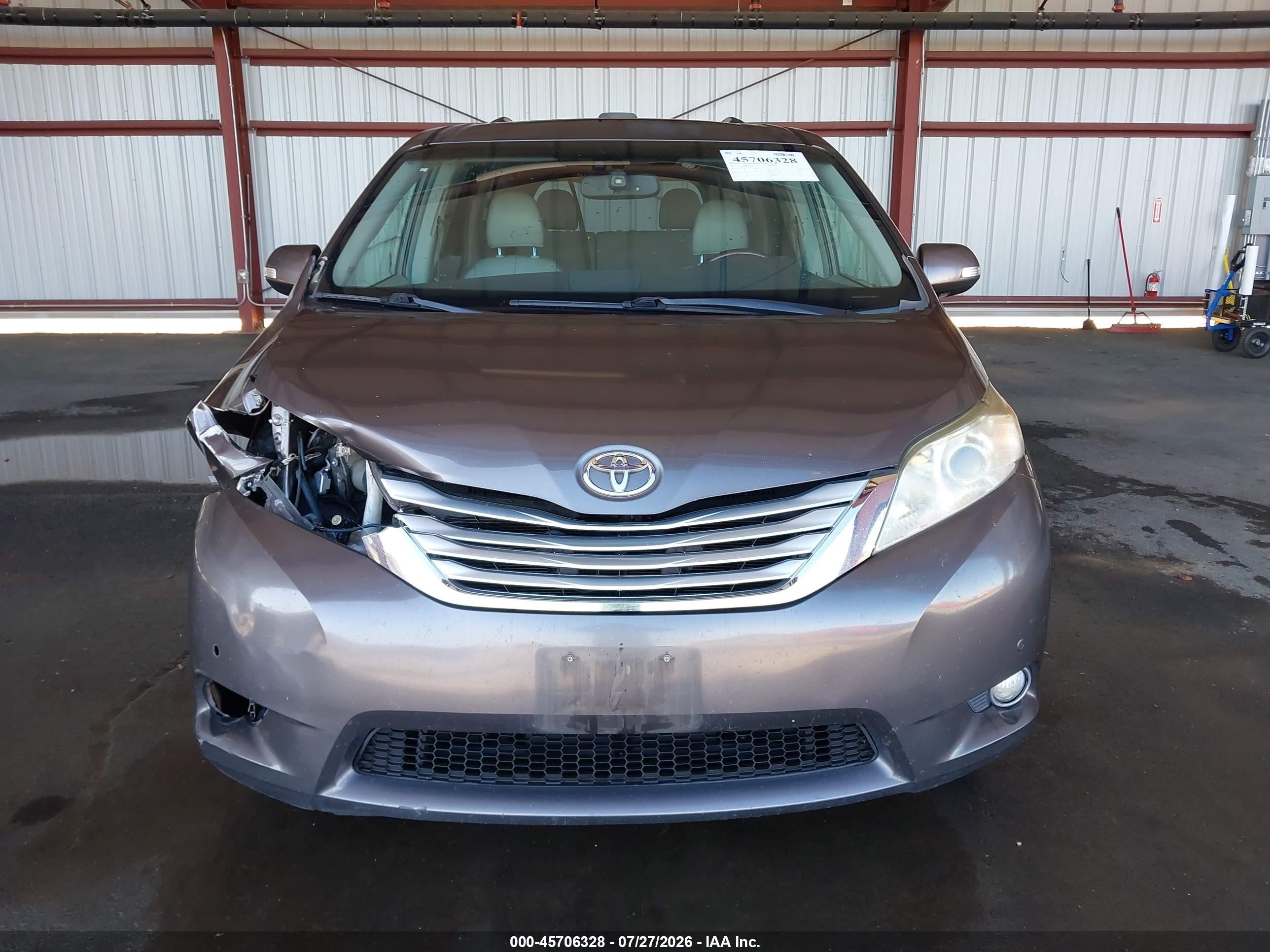 2013 Toyota Sienna Limited 7 Passenger Серый vin: 5TDDK3DC5DS050607