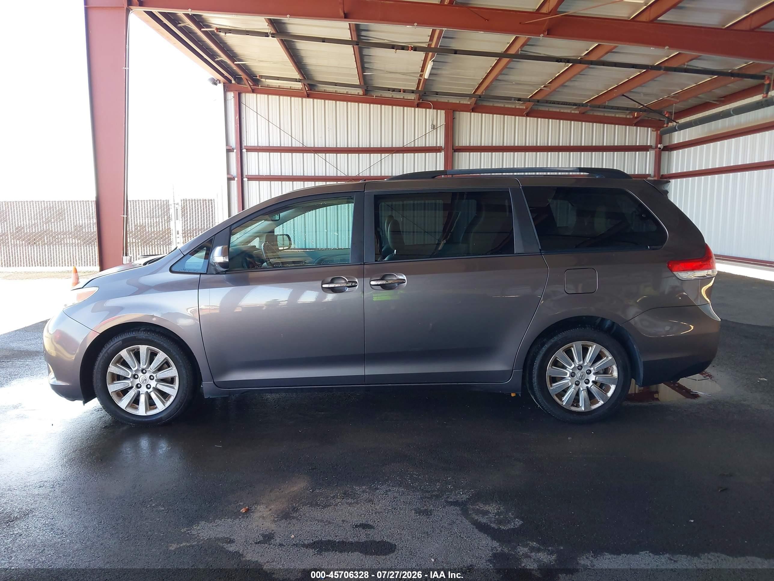 2013 Toyota Sienna Limited 7 Passenger Серый vin: 5TDDK3DC5DS050607