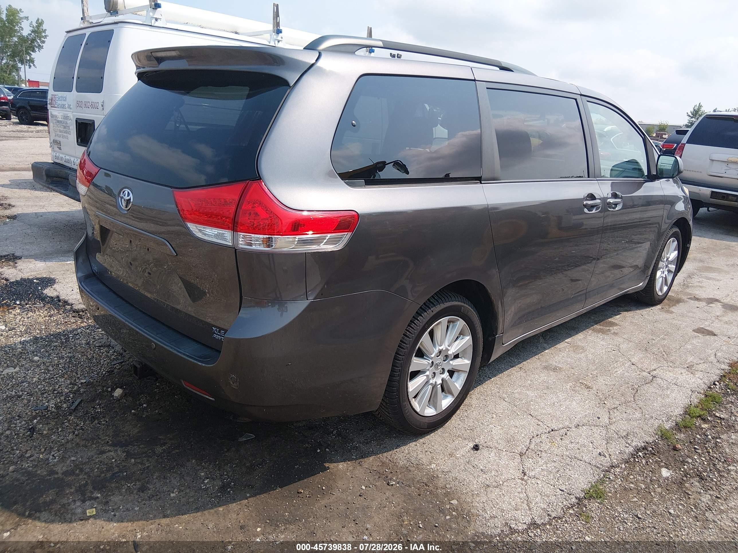 2013 Toyota Sienna Xle 7 Passenger Gray vin: 5TDDK3DC5DS053796