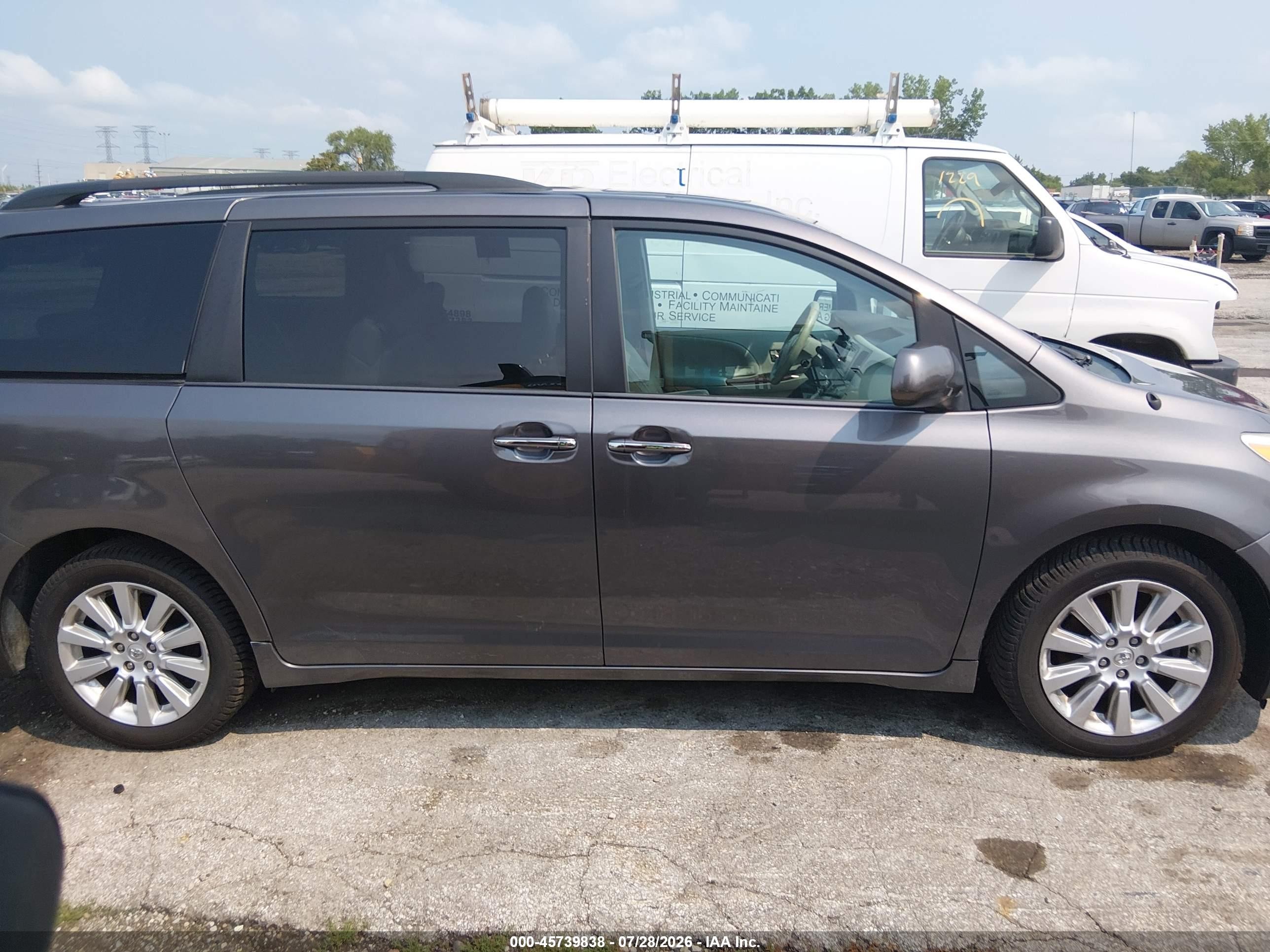 2013 Toyota Sienna Xle 7 Passenger Gray vin: 5TDDK3DC5DS053796