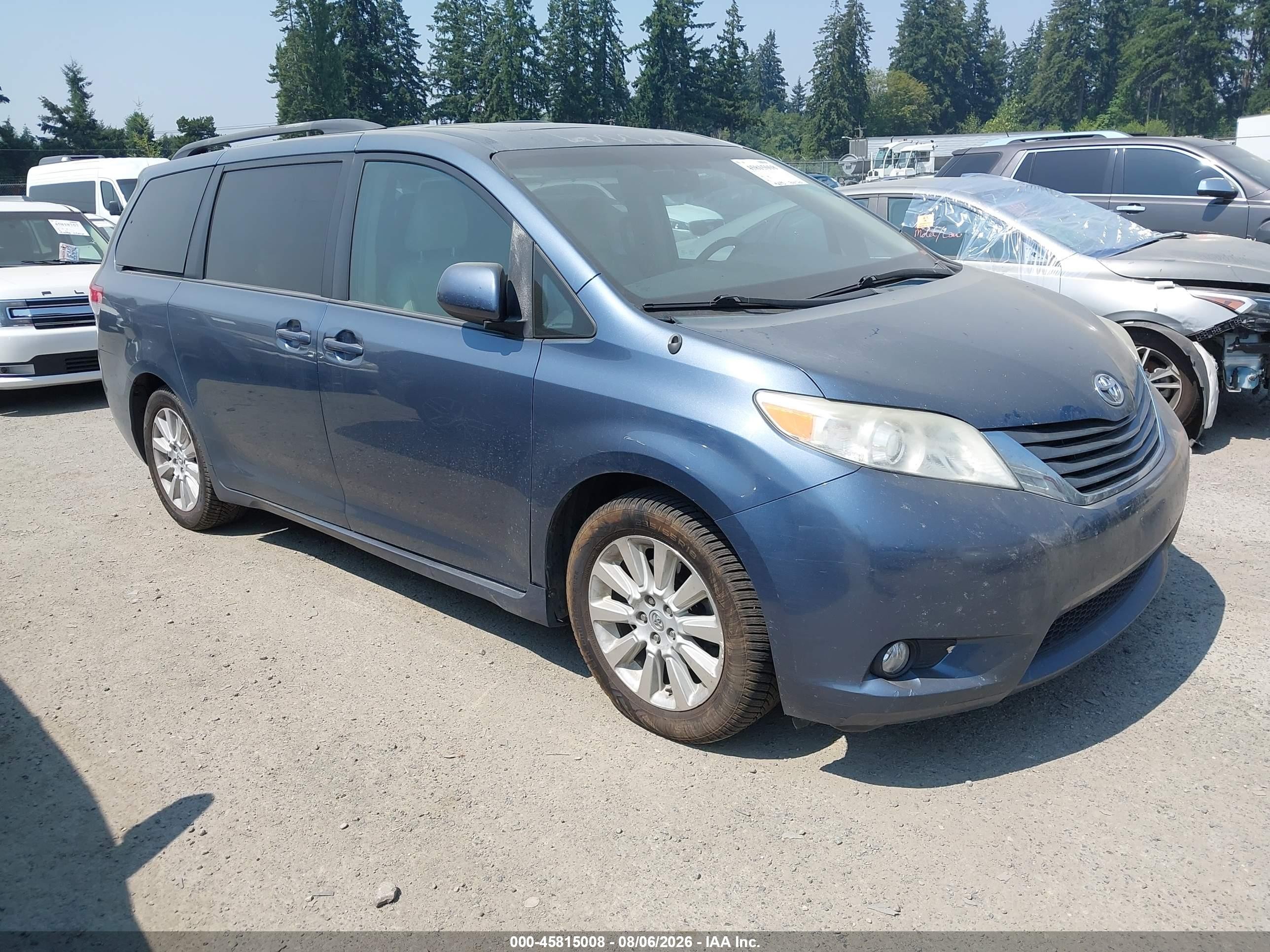 2013 Toyota Sienna Xle 7 Passenger Blue vin: 5TDDK3DC5DS057721